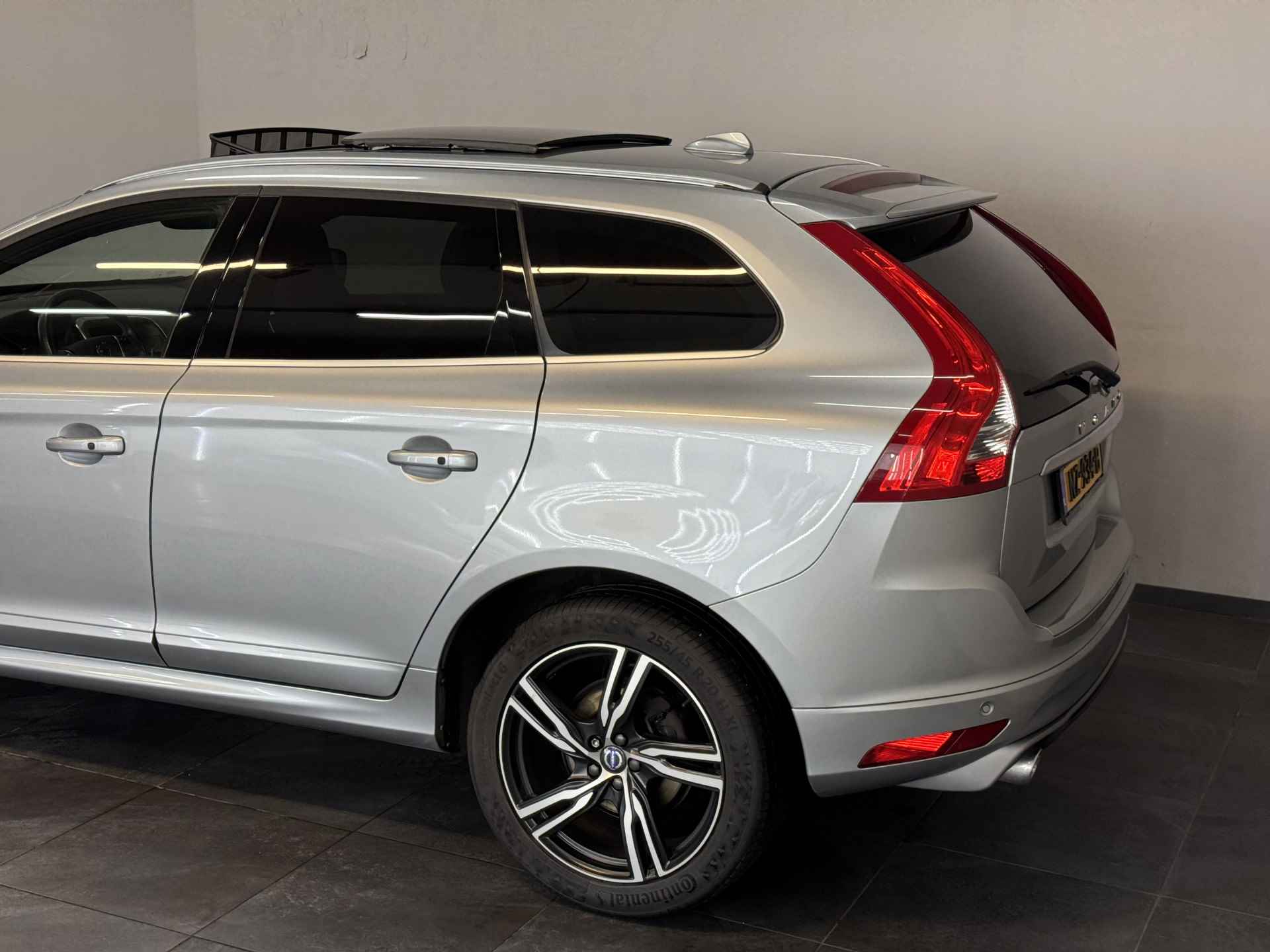 Volvo XC60 2.0 D4 FWD R-Design ✅ Panoramadak ✅ R-Design ✅ Harman/Kardon ✅ Trekhaak ✅ Stoelverwarming ✅ Adaptive Cruise Control ✅ Stuurverwarming ✅ - 67/82