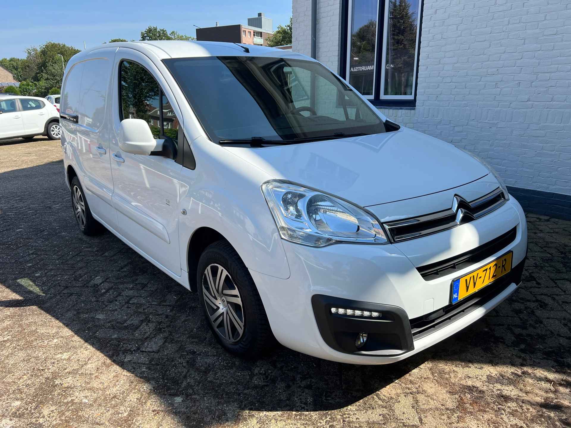 Citroen Berlingo 1.6 BlueHDI 75 Comfort Airco-Centrale vergrendeling-Trekhaak-Armsteun. Betimmering - 5/21