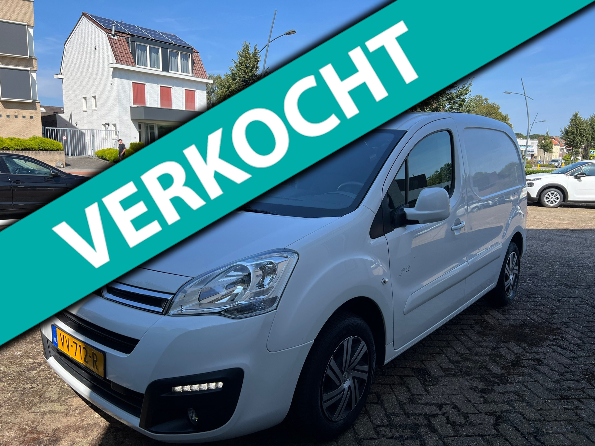 Citroen Berlingo 1.6 BlueHDI 75 Comfort Airco-Centrale vergrendeling-Trekhaak-Armsteun. Betimmering