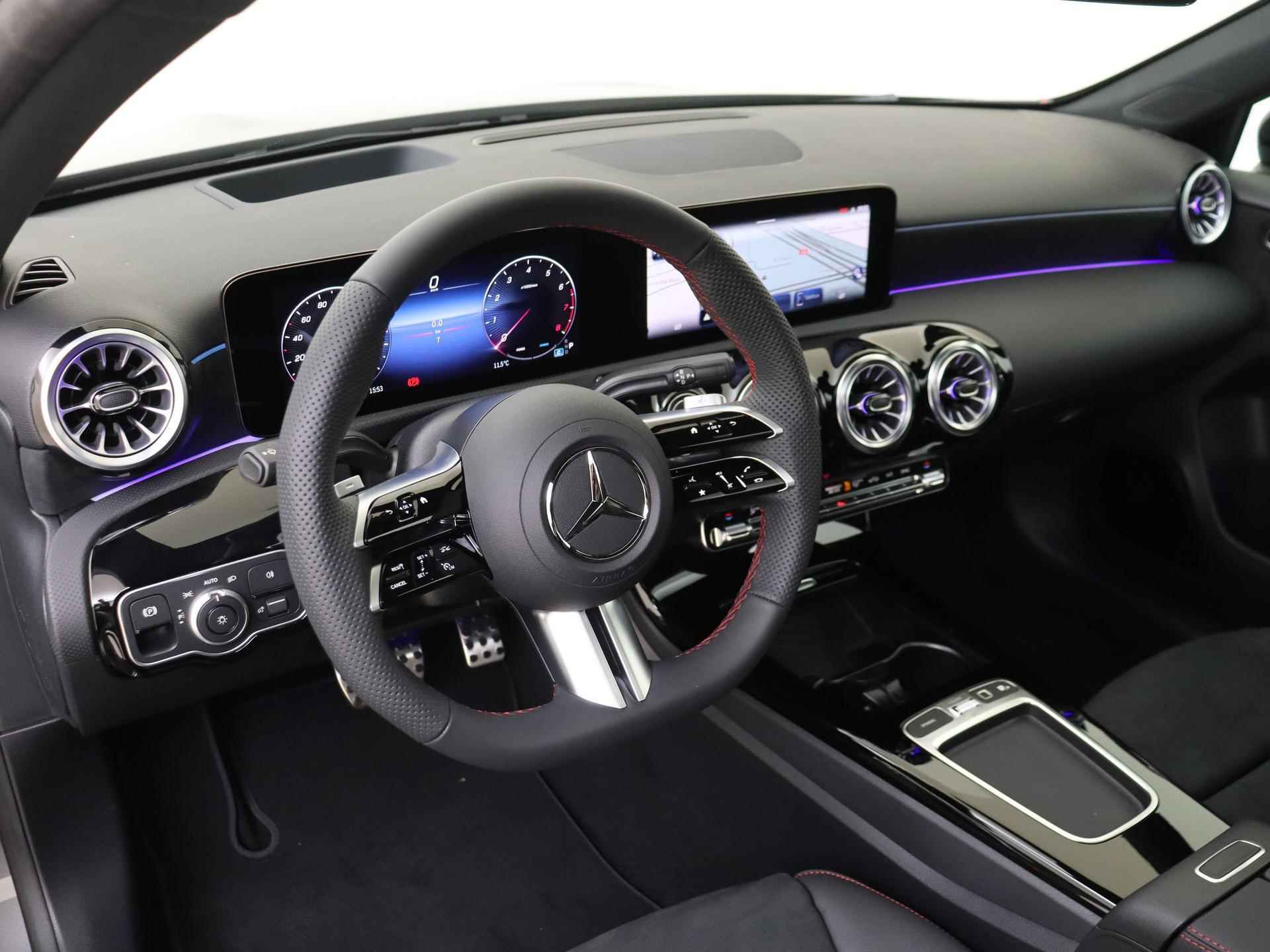 Mercedes-Benz A-klasse 180 Star Edition AMG Line Premium Plus - 19 Inch - Panoramadak - Head-Up Display - Carplay - 9/35