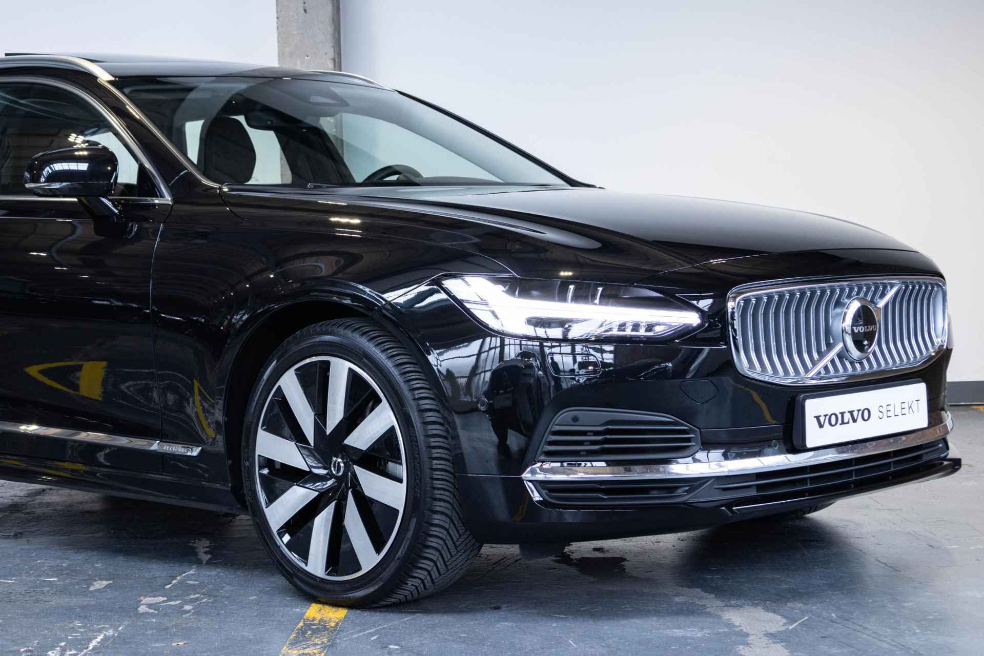 Volvo V90 T6 Recharge AWD Ultimate Bright | Long Range | Luchtvering | Bowers & Wilkins premium audio | Massagestoelen | 360° parkeercamera | Google infotainment | Semi Elektrische trekhaak | Nappa lederen bekleding | Parkeersensoren voor + achter | Panoramadak - 7/54