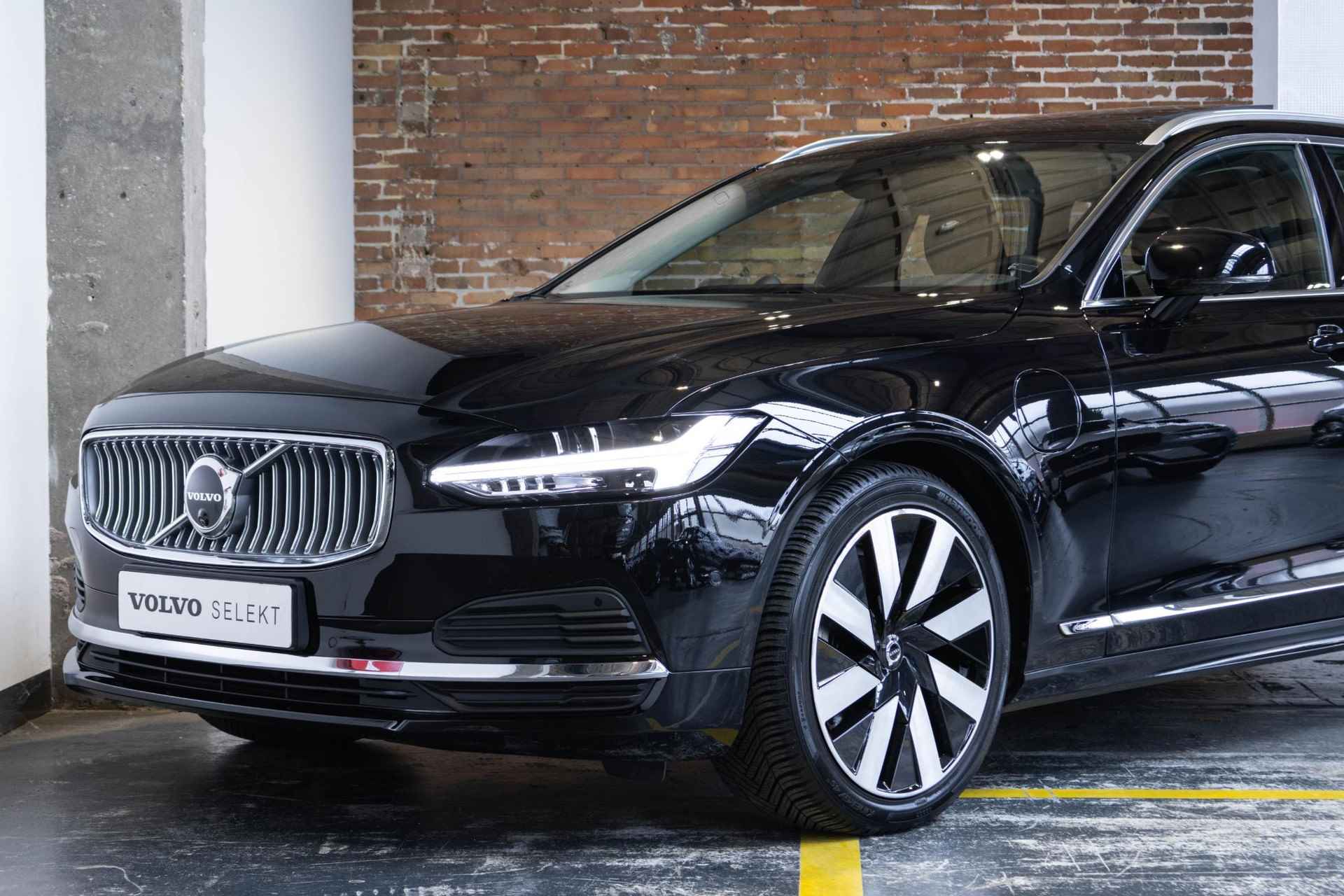 Volvo V90 T6 Recharge AWD Ultimate Bright | Long Range | Luchtvering | Bowers & Wilkins premium audio | Massagestoelen | 360° parkeercamera | Google infotainment | Semi Elektrische trekhaak | Nappa lederen bekleding | Parkeersensoren voor + achter | Panoramadak - 9/54