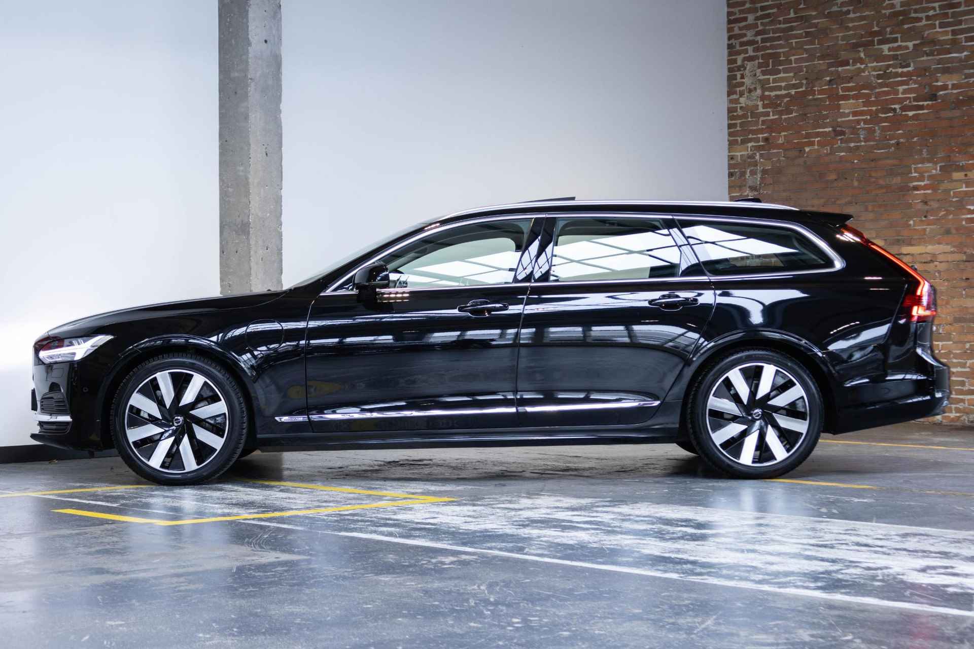 Volvo V90 T6 Recharge AWD Ultimate Bright | Long Range | Luchtvering | Bowers & Wilkins premium audio | Massagestoelen | 360° parkeercamera | Google infotainment | Semi Elektrische trekhaak | Nappa lederen bekleding | Parkeersensoren voor + achter | Panoramadak - 10/54