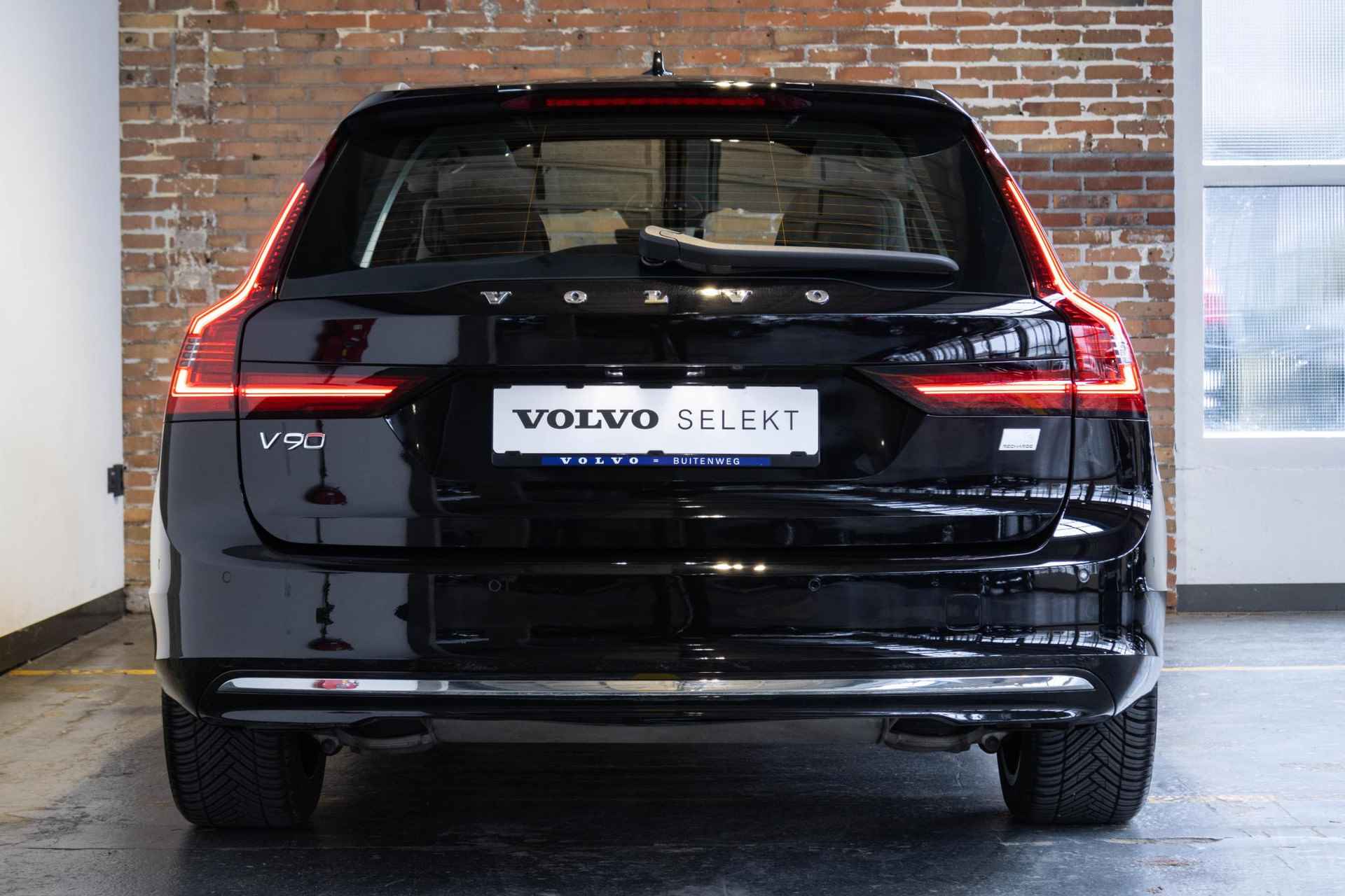 Volvo V90 T6 Recharge AWD Ultimate Bright | Long Range | Luchtvering | Bowers & Wilkins premium audio | Massagestoelen | 360° parkeercamera | Google infotainment | Semi Elektrische trekhaak | Nappa lederen bekleding | Parkeersensoren voor + achter | Panoramadak - 12/54