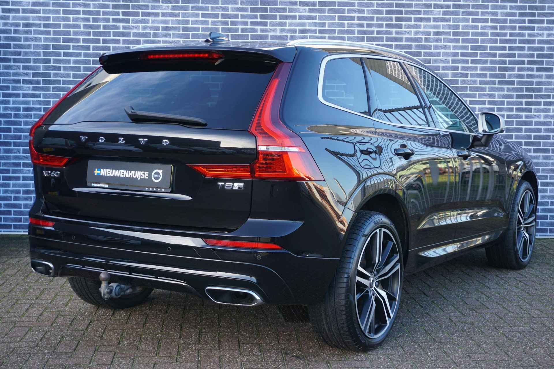 Volvo XC60 2.0 T8 Twin Engine AWD R-Design | Trekhaak | Parkeercamera | Schuif/kantel Panoramadak | Leder | BLIS | Adaptieve cruise control | Pilot Assist | - 4/35