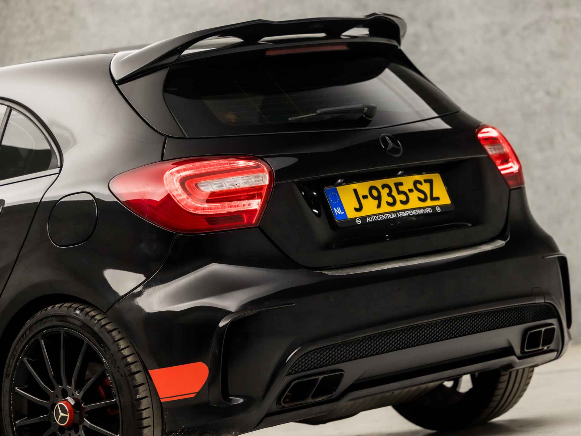 Mercedes-Benz A-Klasse 200 AMG Sport 157Pk (A45 LOOK, NAVIGATIE, LEDER, RODE STIKSELS, GETINT GLAS, STOELVERWARMING, SPORTSTOELEN, DAKSPOILER, XENON, ZWART HEMEL, CRUISE, BLUETOOTH, NIEUWE APK, NIEUWSTAAT) - 13/34