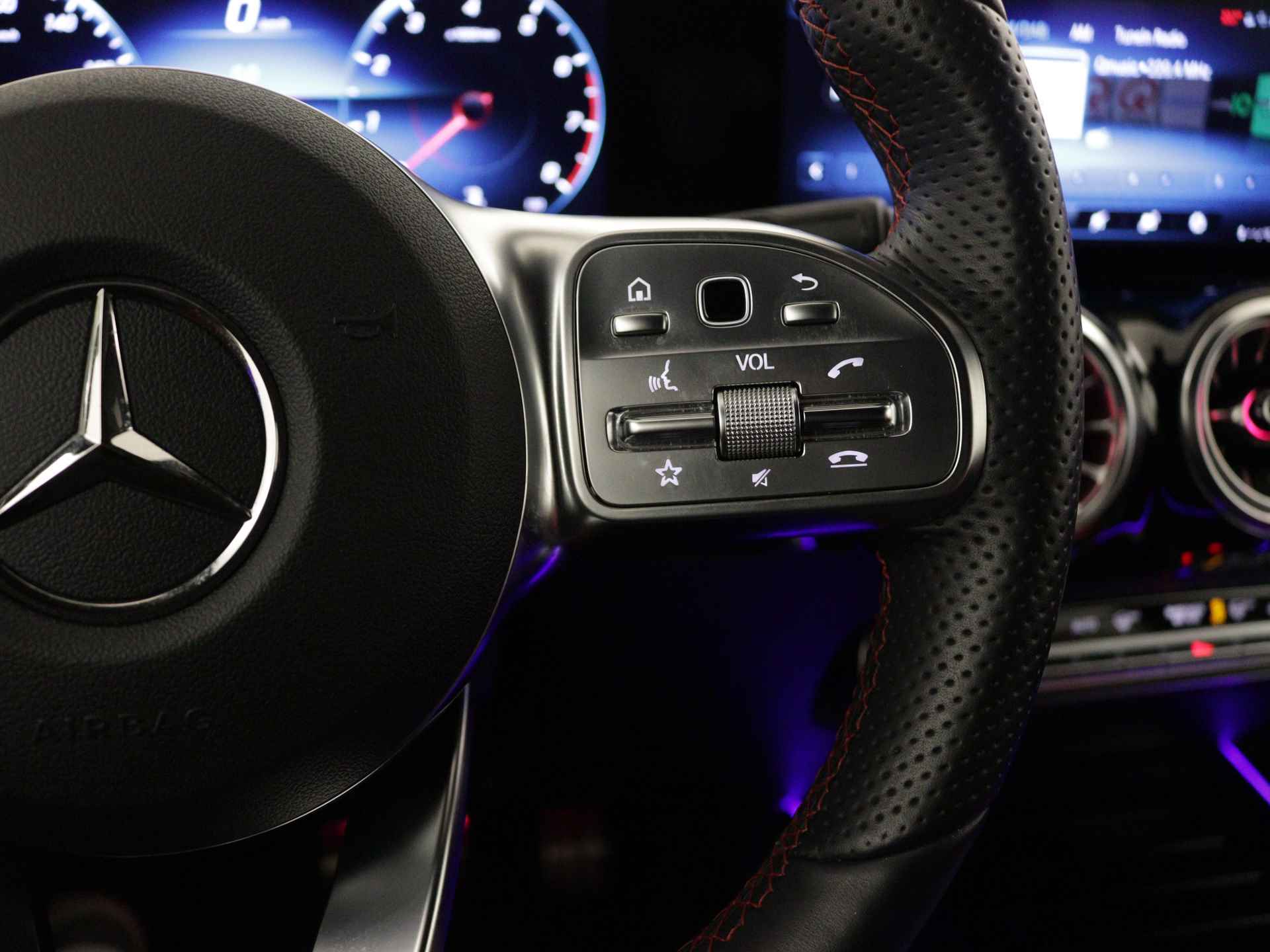 Mercedes-Benz GLA 200 AMG Line Limited | Trekhaak | Sfeerverlichting | Stoelverwarming | Inclusief 24 MB Premium Certified garantie voor Europa. - 19/39
