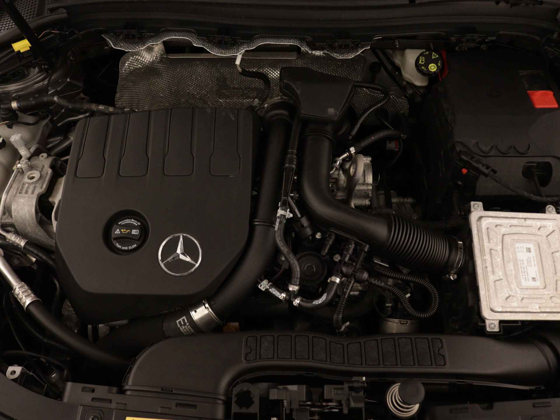 Mercedes-Benz GLA 200 AMG Line Limited | Trekhaak | Sfeerverlichting | Stoelverwarming | Inclusief 24 MB Premium Certified garantie voor Europa. - 36/39