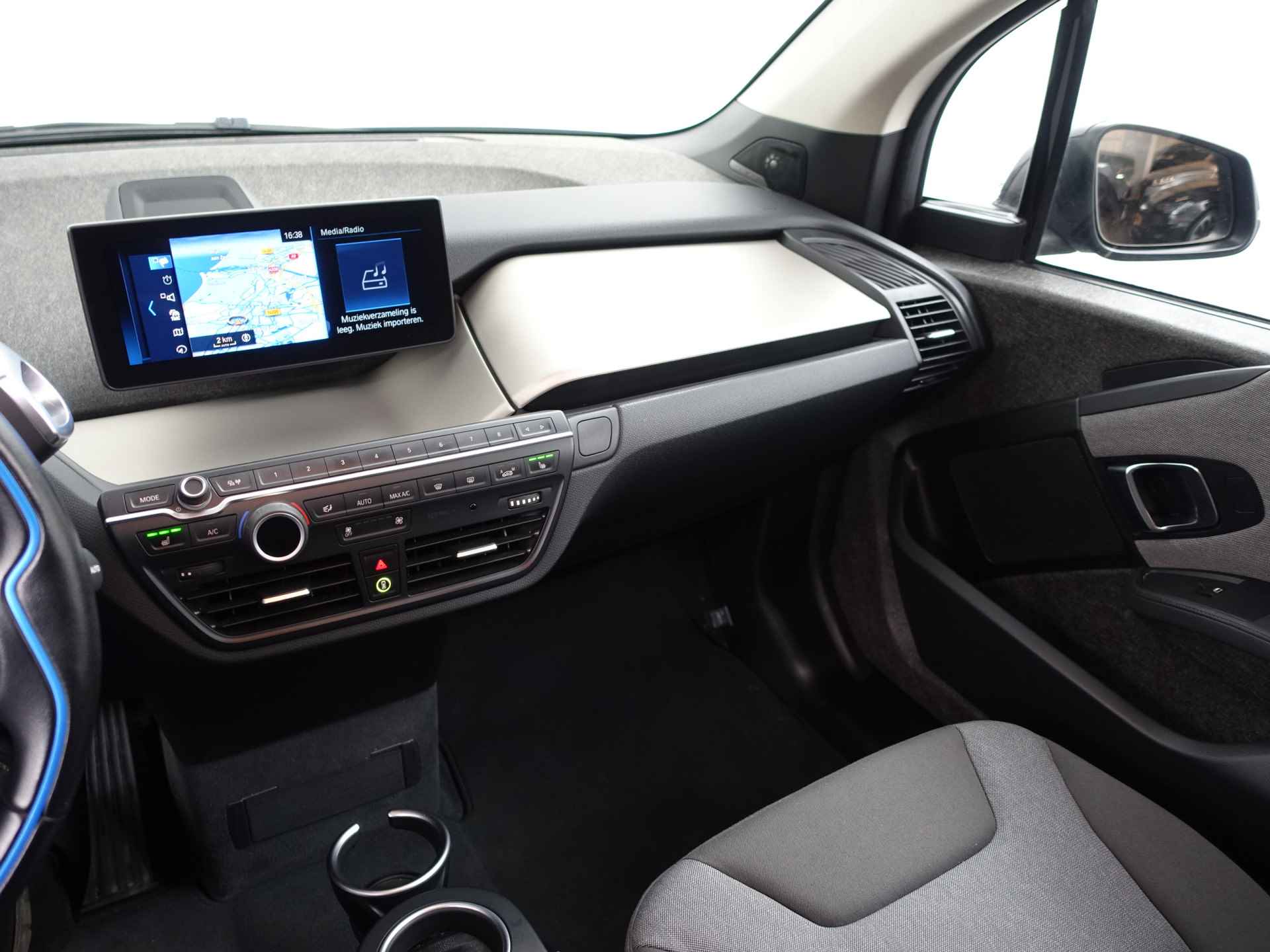 BMW i3 Basis iPerformance 94Ah 33 kWh M Sport- Panoramadak, Harman Kardon, Camera, Navi, Xenon Led, Stoelverwarming - 9/38