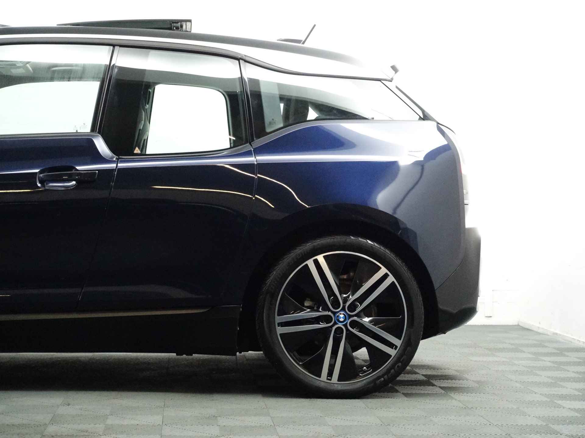 BMW i3 Basis iPerformance 94Ah 33 kWh M Sport- Panoramadak, Harman Kardon, Camera, Navi, Xenon Led, Stoelverwarming - 17/38