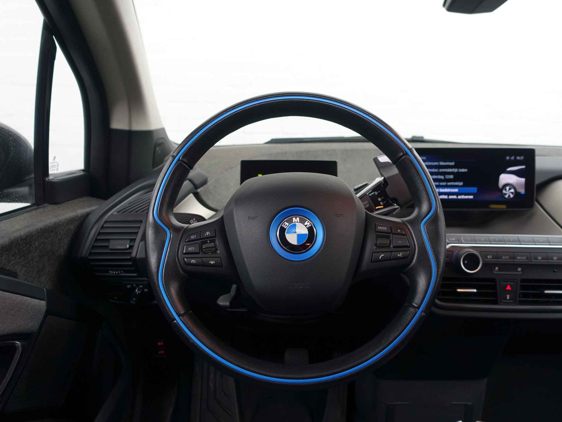 BMW i3 Basis iPerformance 94Ah 33 kWh M Sport- Panoramadak, Harman Kardon, Camera, Navi, Xenon Led, Stoelverwarming - 18/38