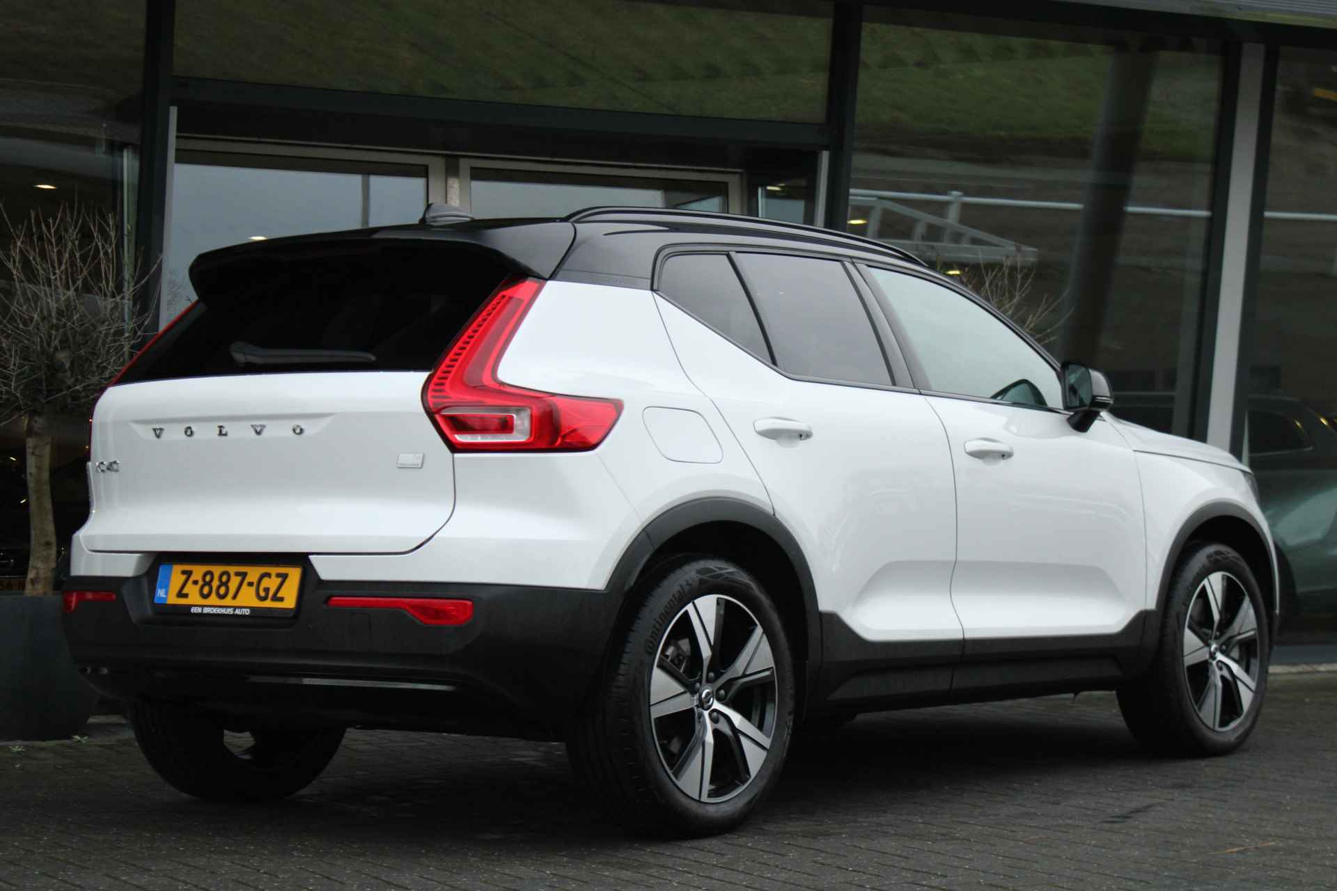 Volvo XC40 T4 Recharge R-Design | Cruise Control | Stuur/Stoelverwarming | Trekhaak | Getint Glas | 19 Inch | Keyless - 2/16