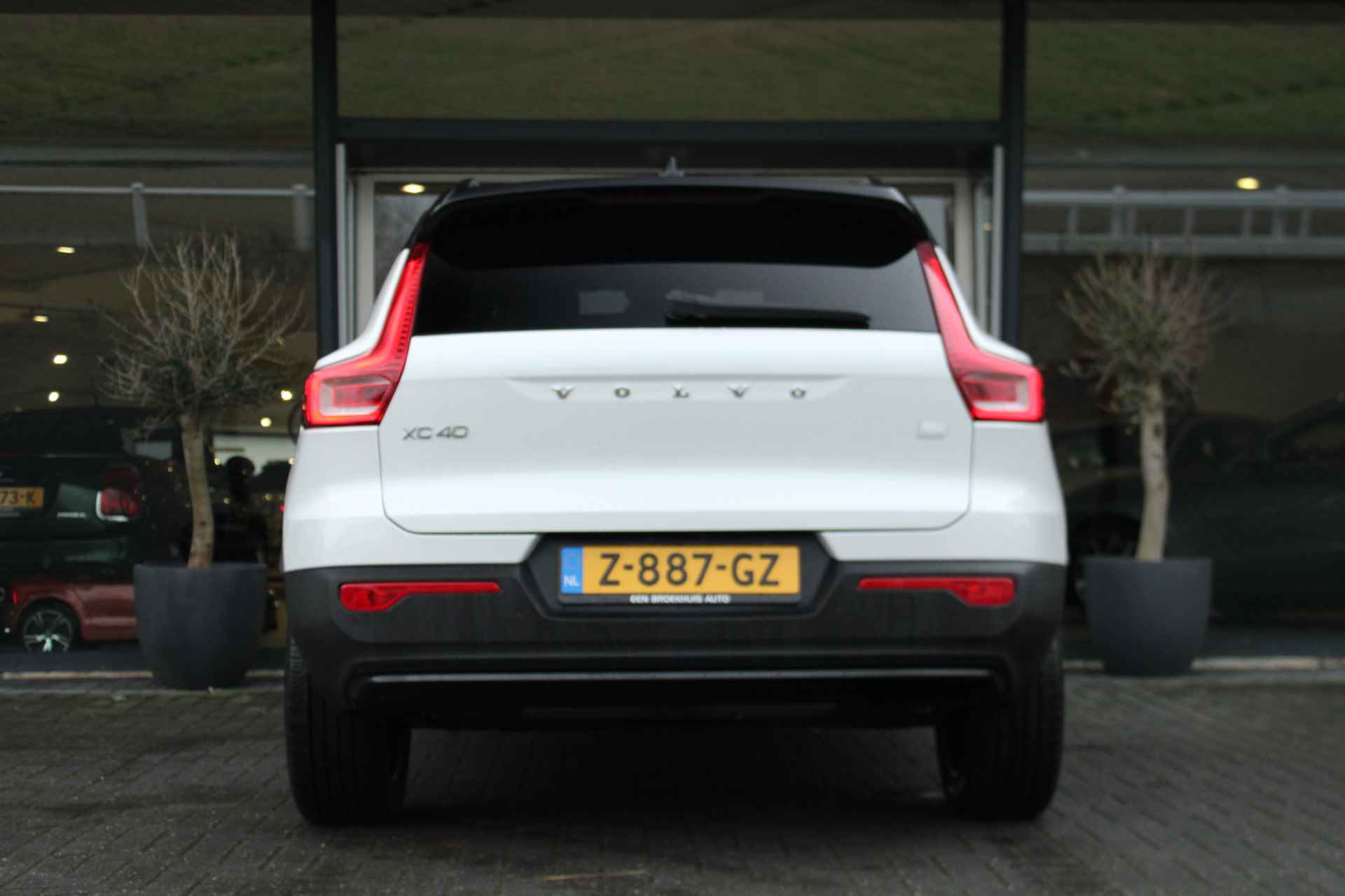 Volvo XC40 T4 Recharge R-Design | Cruise Control | Stuur/Stoelverwarming | Trekhaak | Getint Glas | 19 Inch | Keyless - 5/16