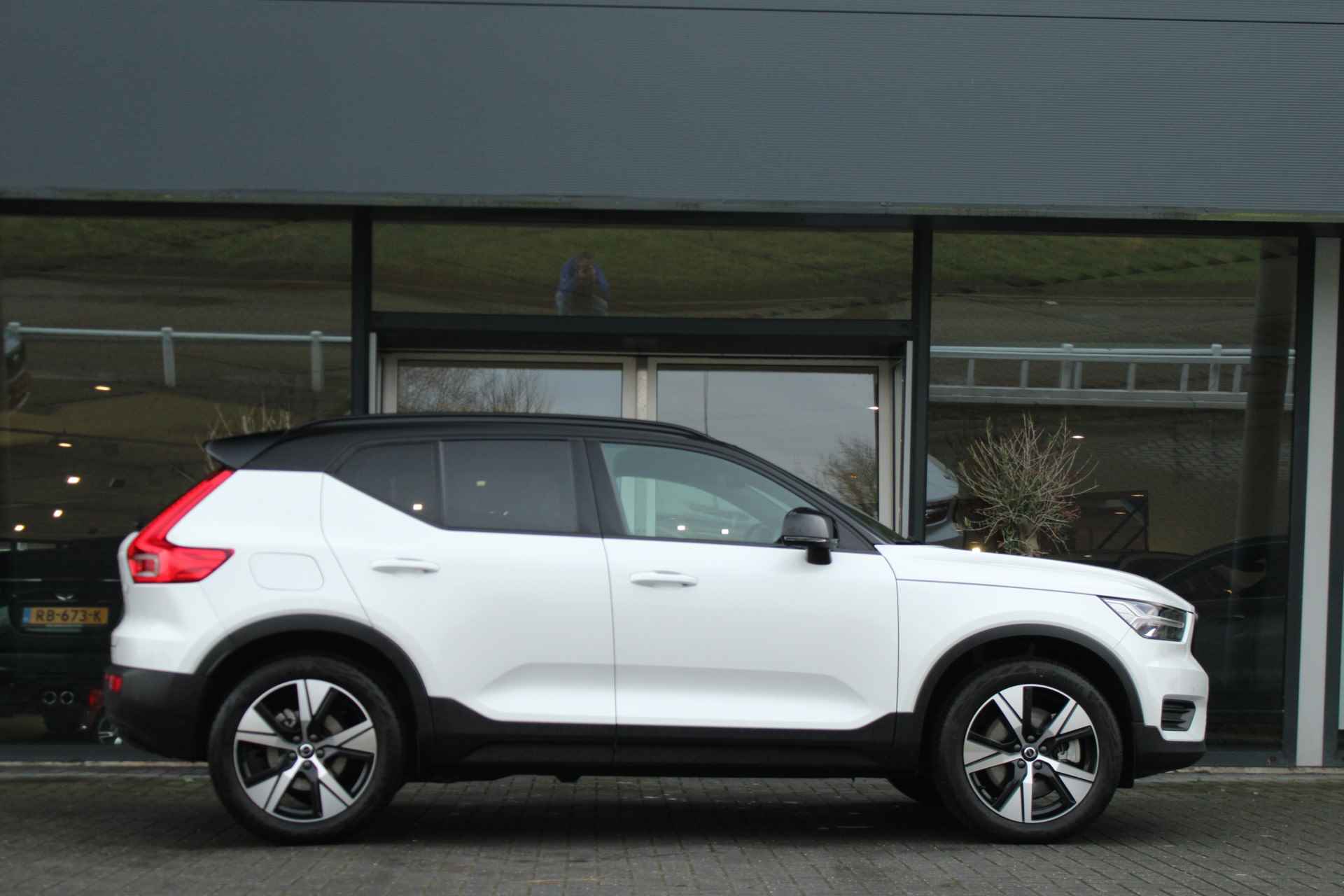 Volvo XC40 T4 Recharge R-Design | Cruise Control | Stuur/Stoelverwarming | Trekhaak | Getint Glas | 19 Inch | Keyless - 3/16