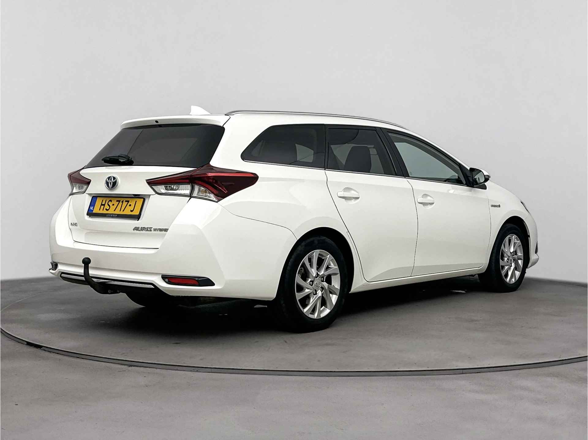 Toyota Auris Touring Sports 1.8 Hybrid Lease | Trekhaak | Panoramadak | Camera | Climate Control | - 3/41