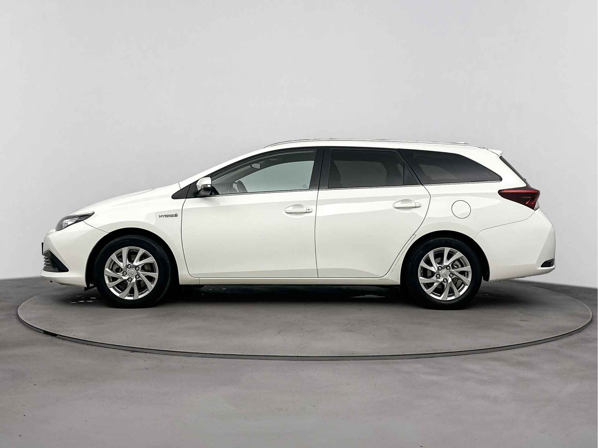 Toyota Auris Touring Sports 1.8 Hybrid Lease | Trekhaak | Panoramadak | Camera | Climate Control | - 4/41