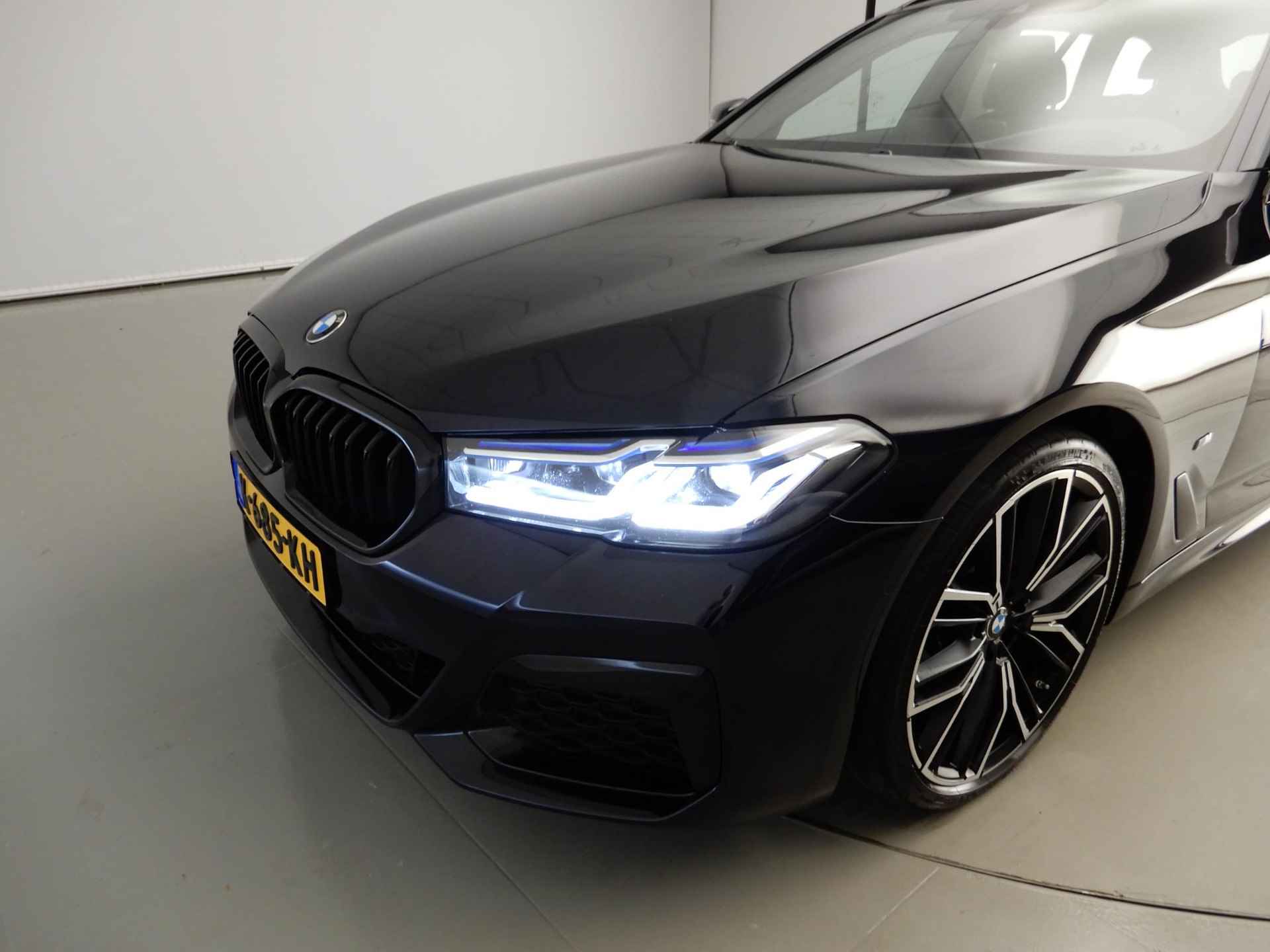 BMW 5 Serie Touring 530d | M-Sportpakket | Laserlicht | Leder | HUD | Trekhaak | DAB | Harman - kardon sound | Alu 20 inch - 39/41