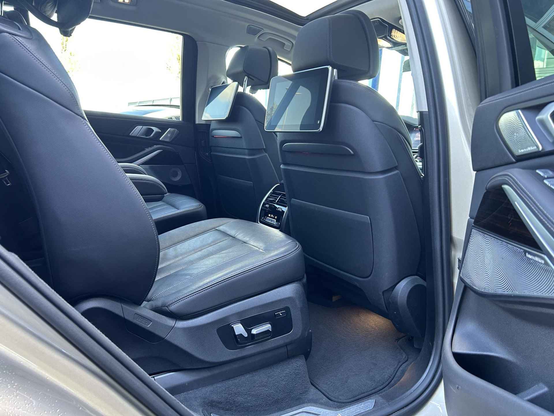 BMW X7 xDrive40i High Executive | Sky Lounge | Individual Uitgevoerd | 6-zitter | Bowers & Wilkins | Massagestoelen | Softclose | Stoelverwarming en verkoeling | Laserlicht | Trekhaak | 22'' | 360 camera | - 23/47