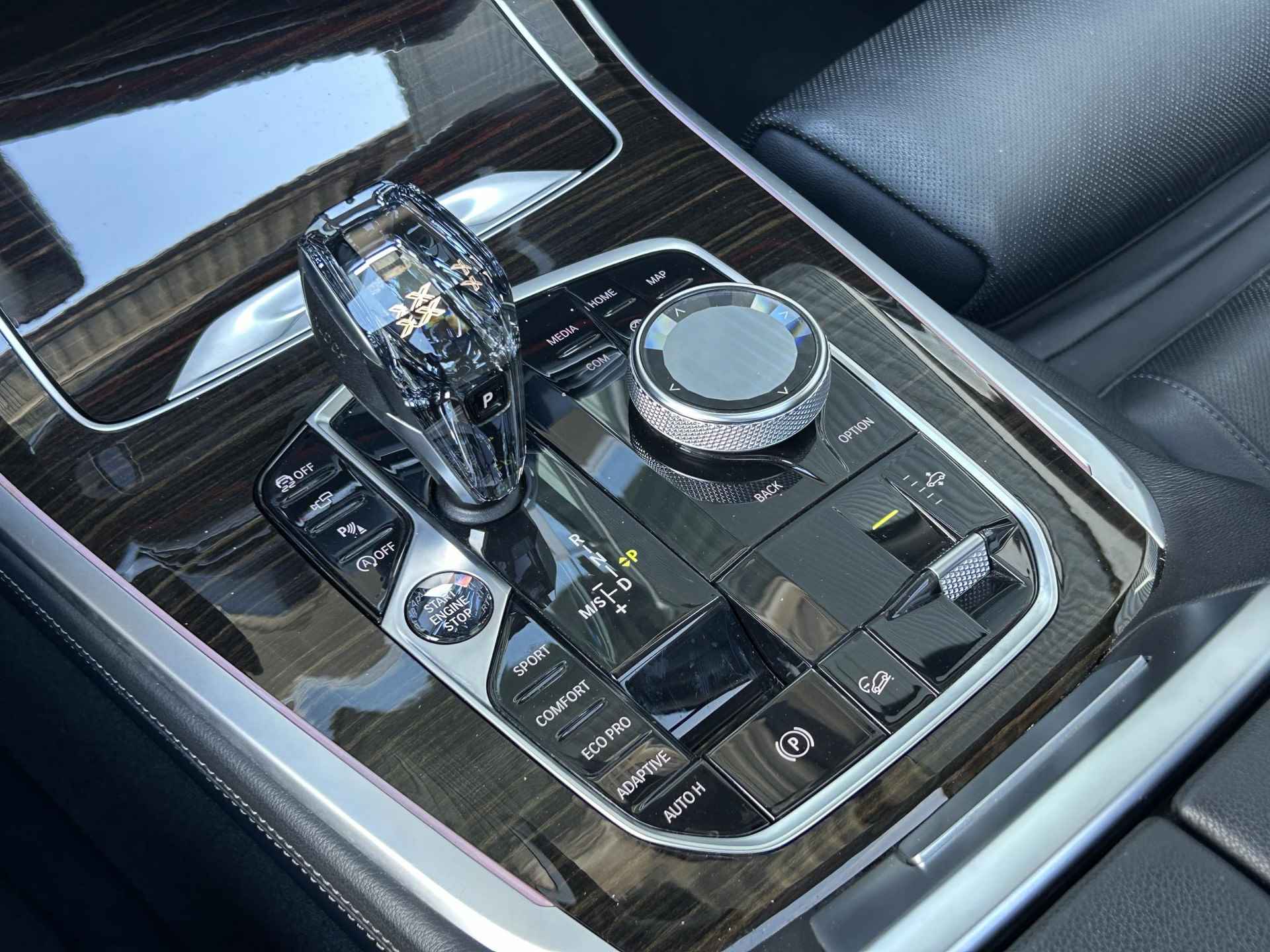 BMW X7 xDrive40i High Executive | Sky Lounge | Individual Uitgevoerd | 6-zitter | Bowers & Wilkins | Massagestoelen | Softclose | Stoelverwarming en verkoeling | Laserlicht | Trekhaak | 22'' | 360 camera | - 38/47