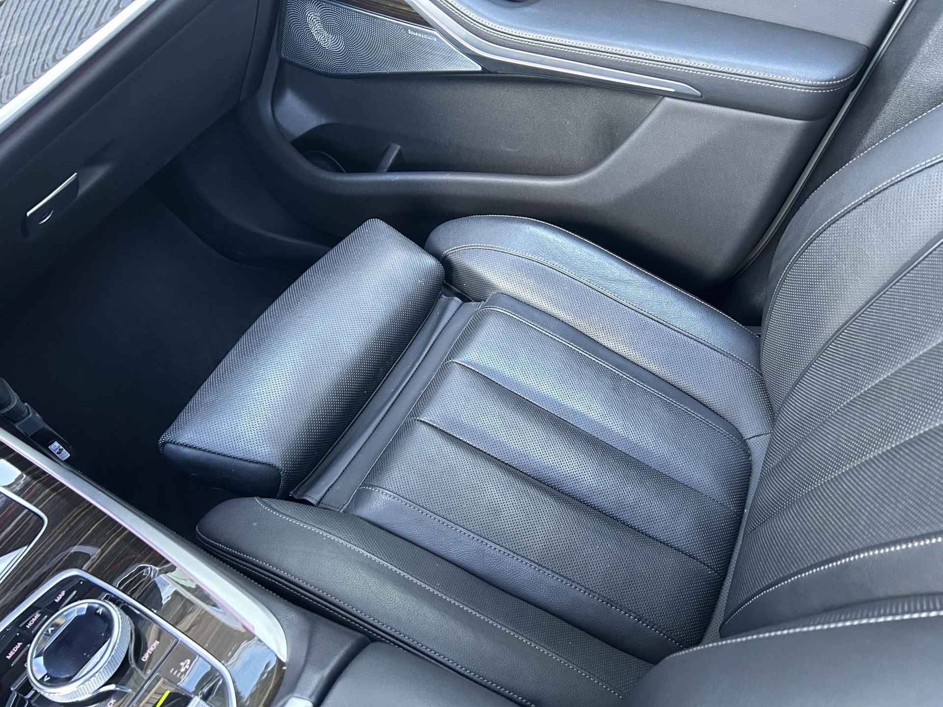 BMW X7 xDrive40i High Executive | Sky Lounge | Individual Uitgevoerd | 6-zitter | Bowers & Wilkins | Massagestoelen | Softclose | Stoelverwarming en verkoeling | Laserlicht | Trekhaak | 22'' | 360 camera | - 42/47