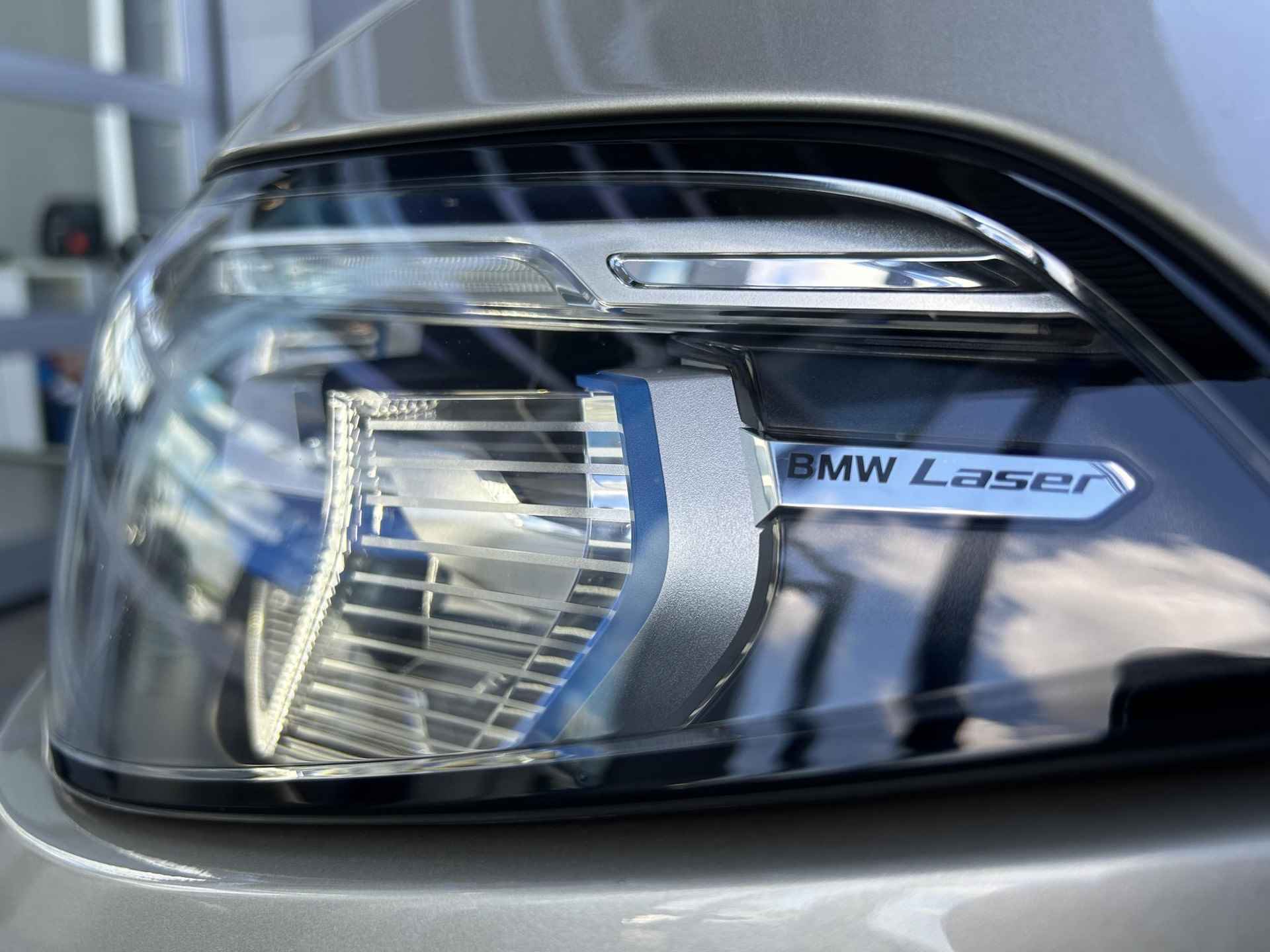 BMW X7 xDrive40i High Executive | Sky Lounge | Individual Uitgevoerd | 6-zitter | Bowers & Wilkins | Massagestoelen | Softclose | Stoelverwarming en verkoeling | Laserlicht | Trekhaak | 22'' | 360 camera | - 43/47