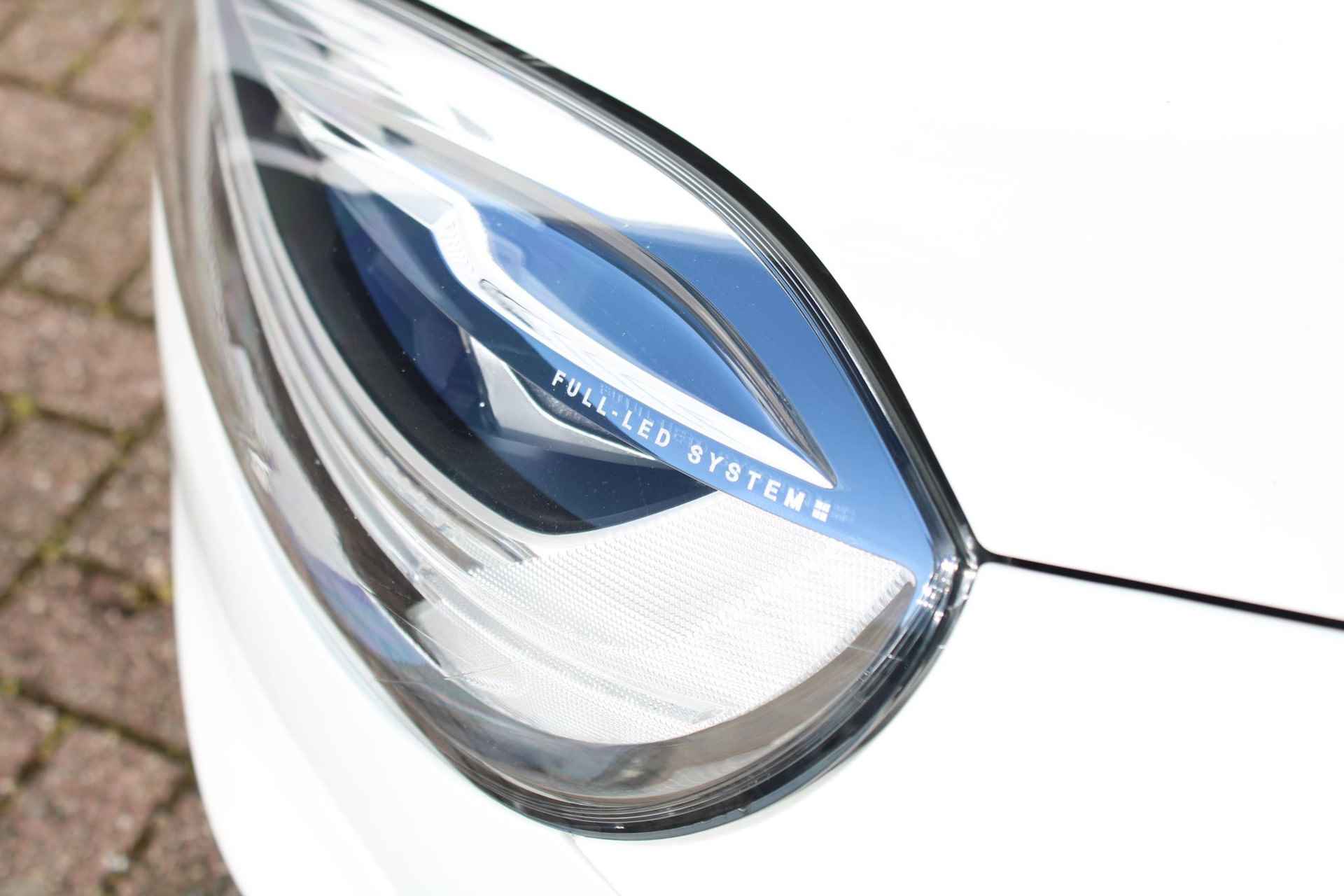 Volvo V40 1.5 T3 Polar+ Sport, Panoramadak, Achteruitrijcamera, Harman/Kardon Premium Audio, Cruise Control, Stoelverwarming voorzijde, 17" Lichtmetalen velgen, Trekhaak Afneembaar, Parkeersensoren rondom, - 7/52
