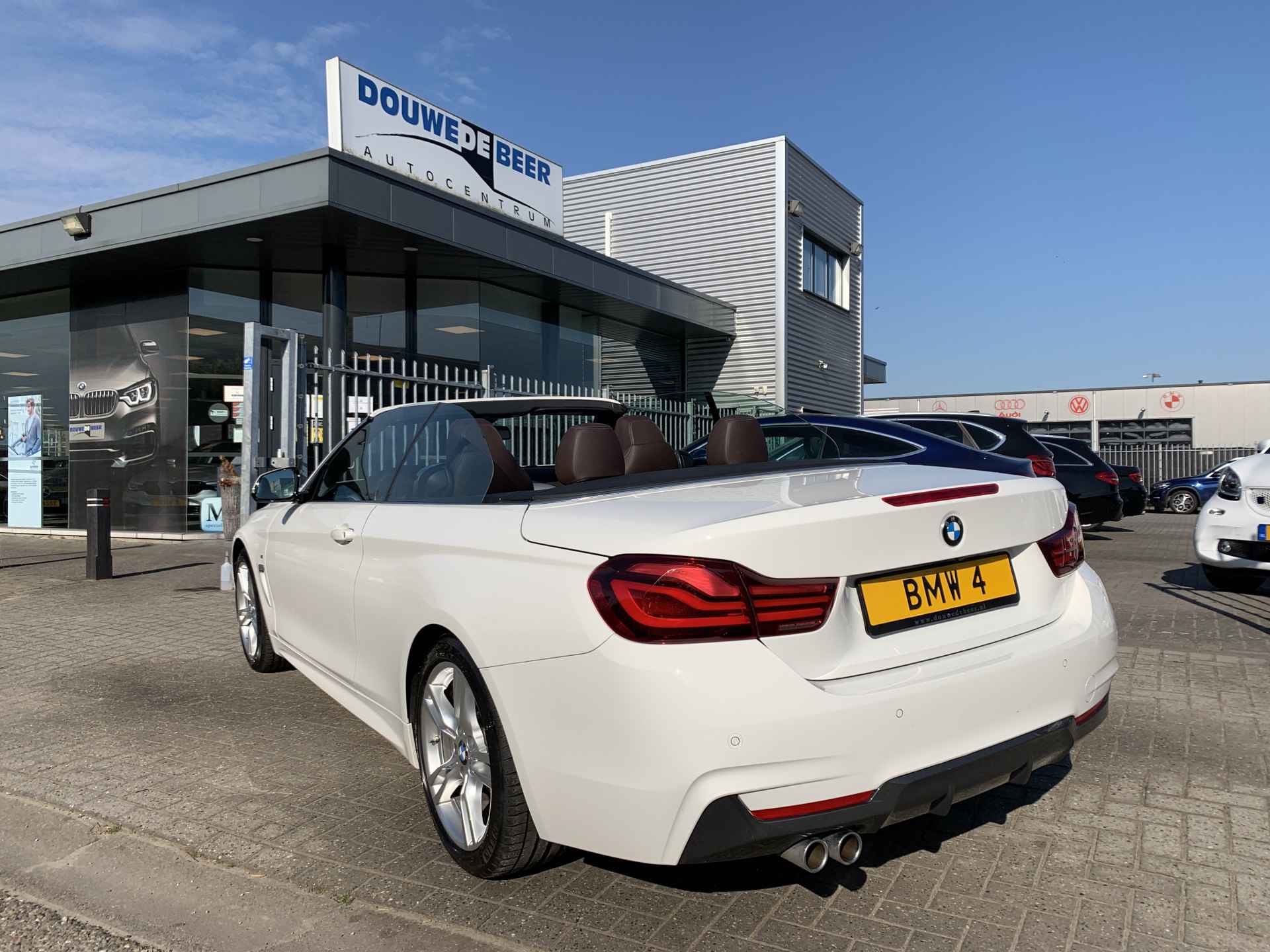 BMW 4 Serie Cabrio 420i M sport 420 Airscarf | Leer | Head-Up | Camera - 3/31