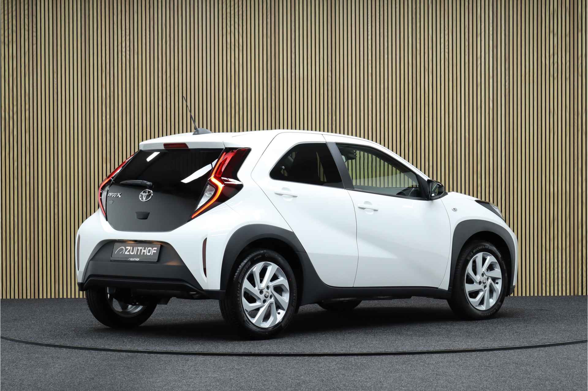 Toyota Aygo X 1.0 VVT-i S-CVT Automaat Pulse | Direct Leverbaar | Maps Navigatie | Full led | Winterpakket - 6/29