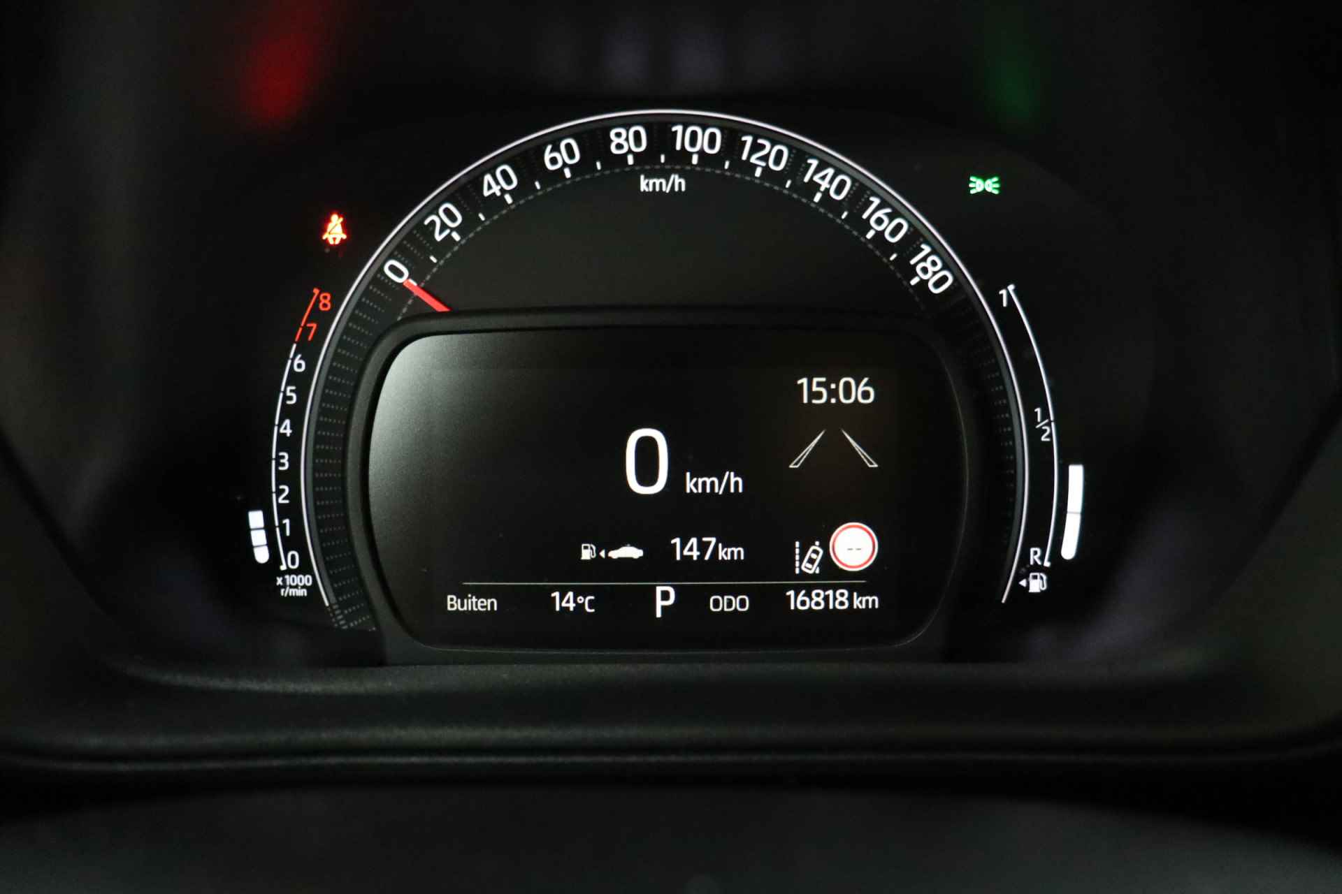 Toyota Aygo X 1.0 VVT-i S-CVT Automaat Pulse | Direct Leverbaar | Maps Navigatie | Full led | Winterpakket - 12/29