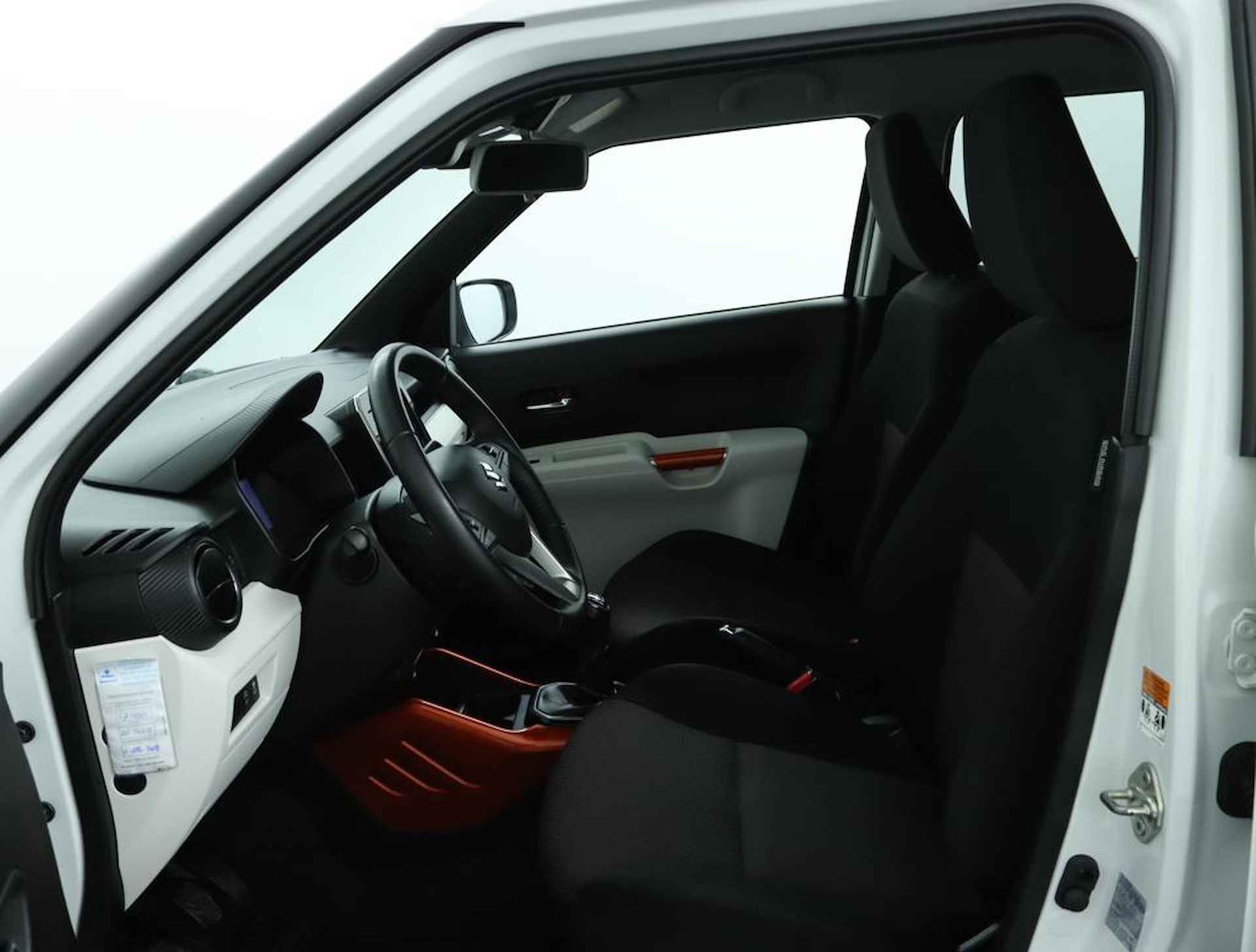 Suzuki Ignis 1.2 Stijl Smart Hybrid | Climate control | Cruise control | Navigatie | Trekhaak | Stoelverwarming | - 17/51