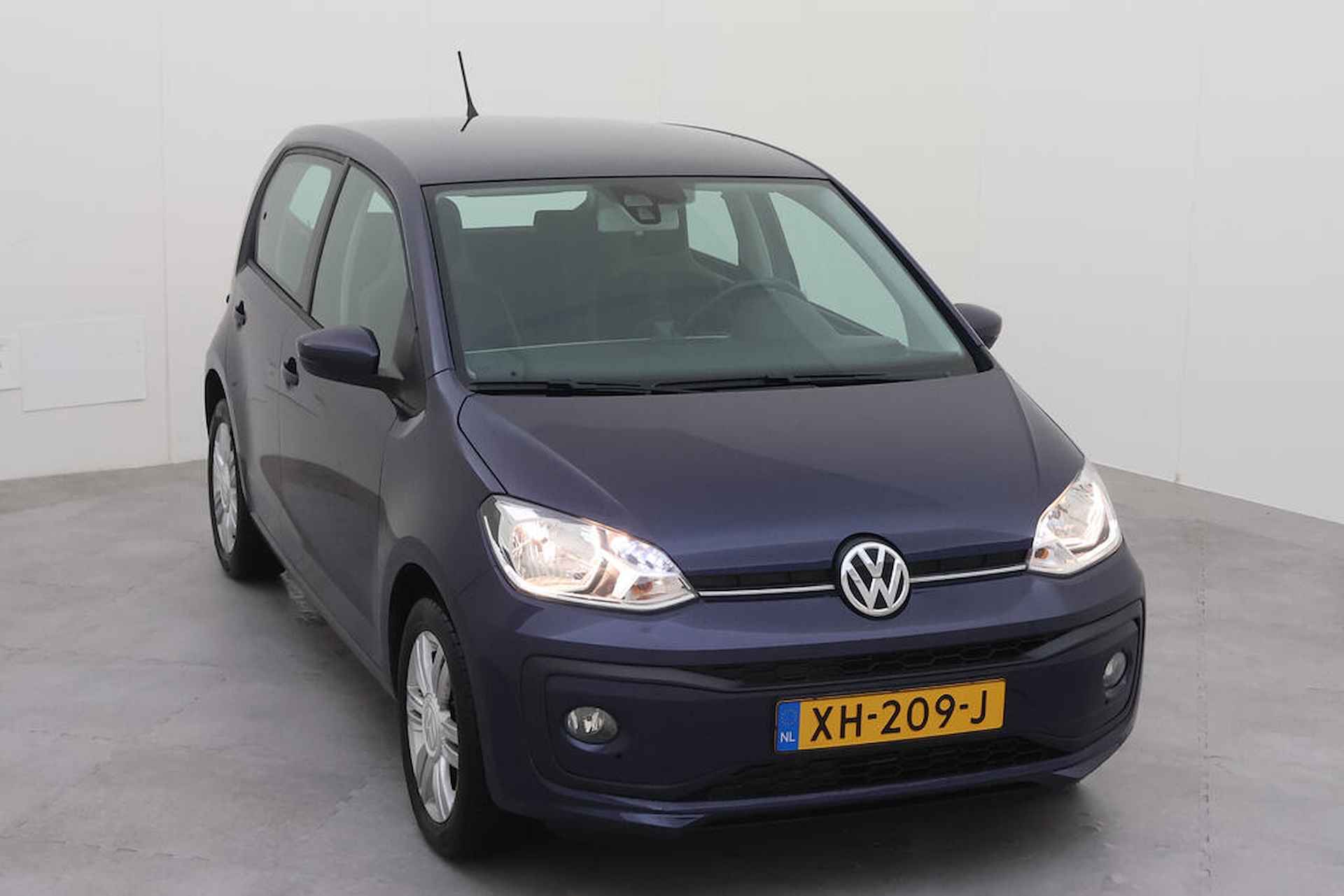 Volkswagen up! 1.0 BMT high up! / Metallic/ Airco/ Camera/ 15 lmv - 8/15