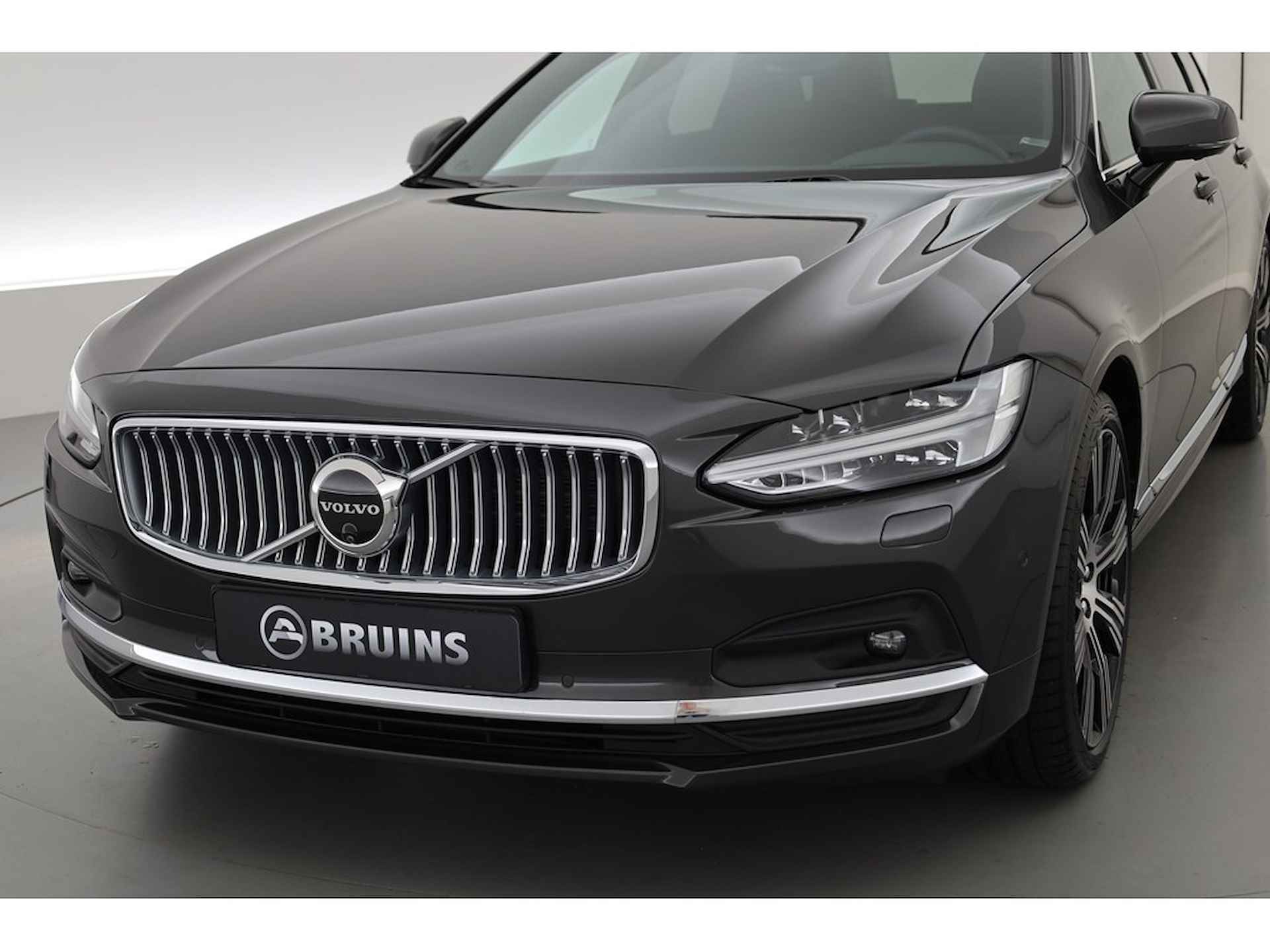 Volvo V90 2.0 B4 197PK Ultimate Bright, Pano-dak, 360 camera, H&K Audio - 2/38