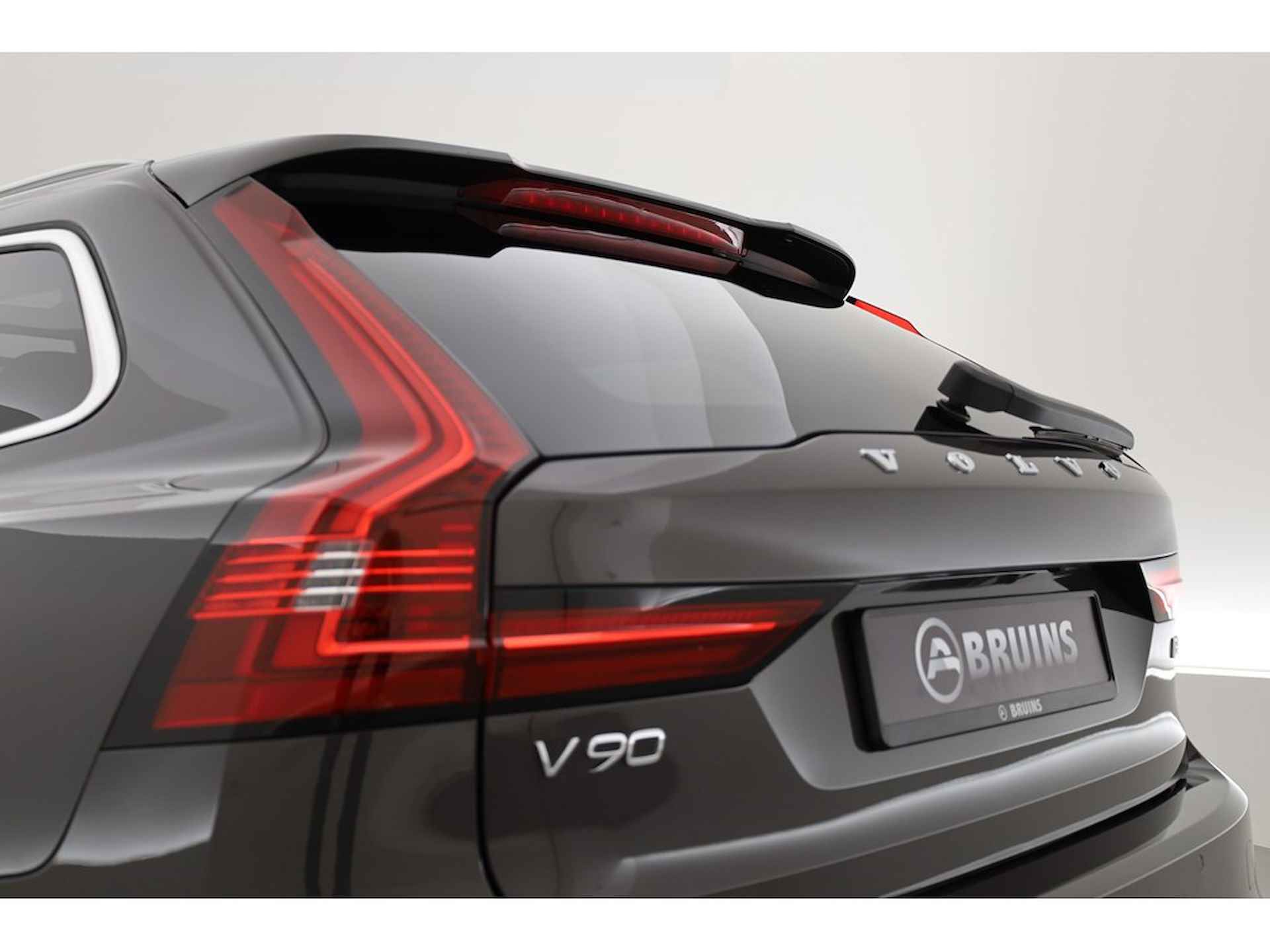 Volvo V90 2.0 B4 197PK Ultimate Bright, Pano-dak, 360 camera, H&K Audio - 7/38