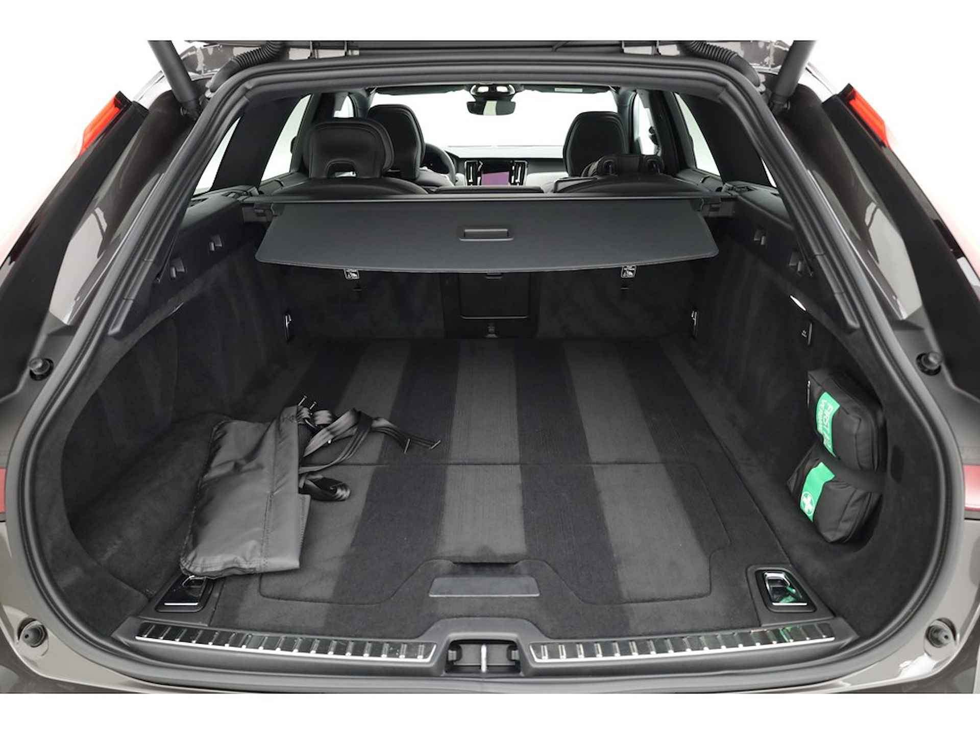 Volvo V90 2.0 B4 197PK Ultimate Bright, Pano-dak, 360 camera, H&K Audio - 34/38