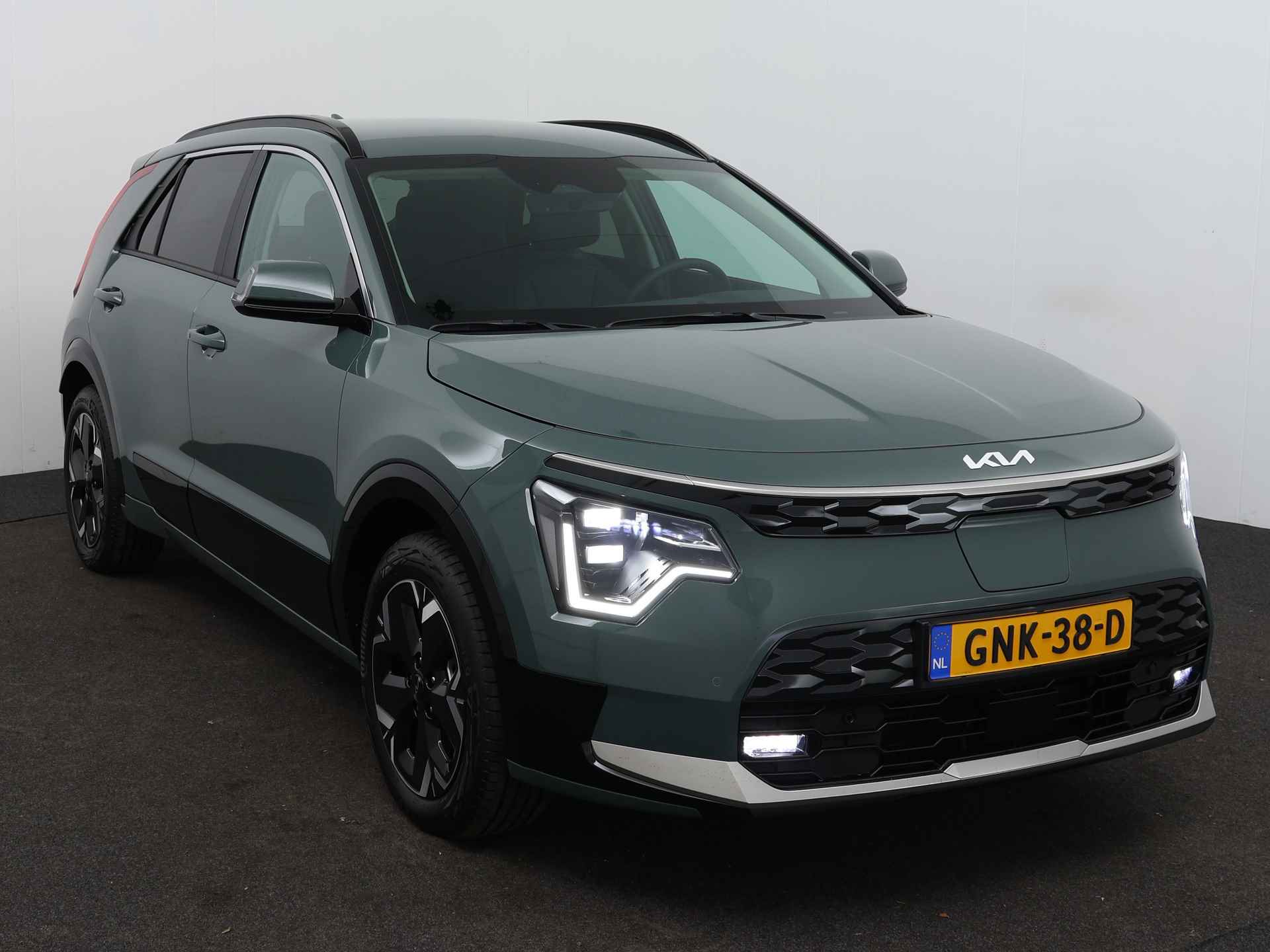 Kia Niro EV Edition Advanced 64.8 kWh | Snel leverbaar! | Navigatie | Parkeercamera | Verwarmde voorstoelen | Stuurwiel verwarmd | - 27/41