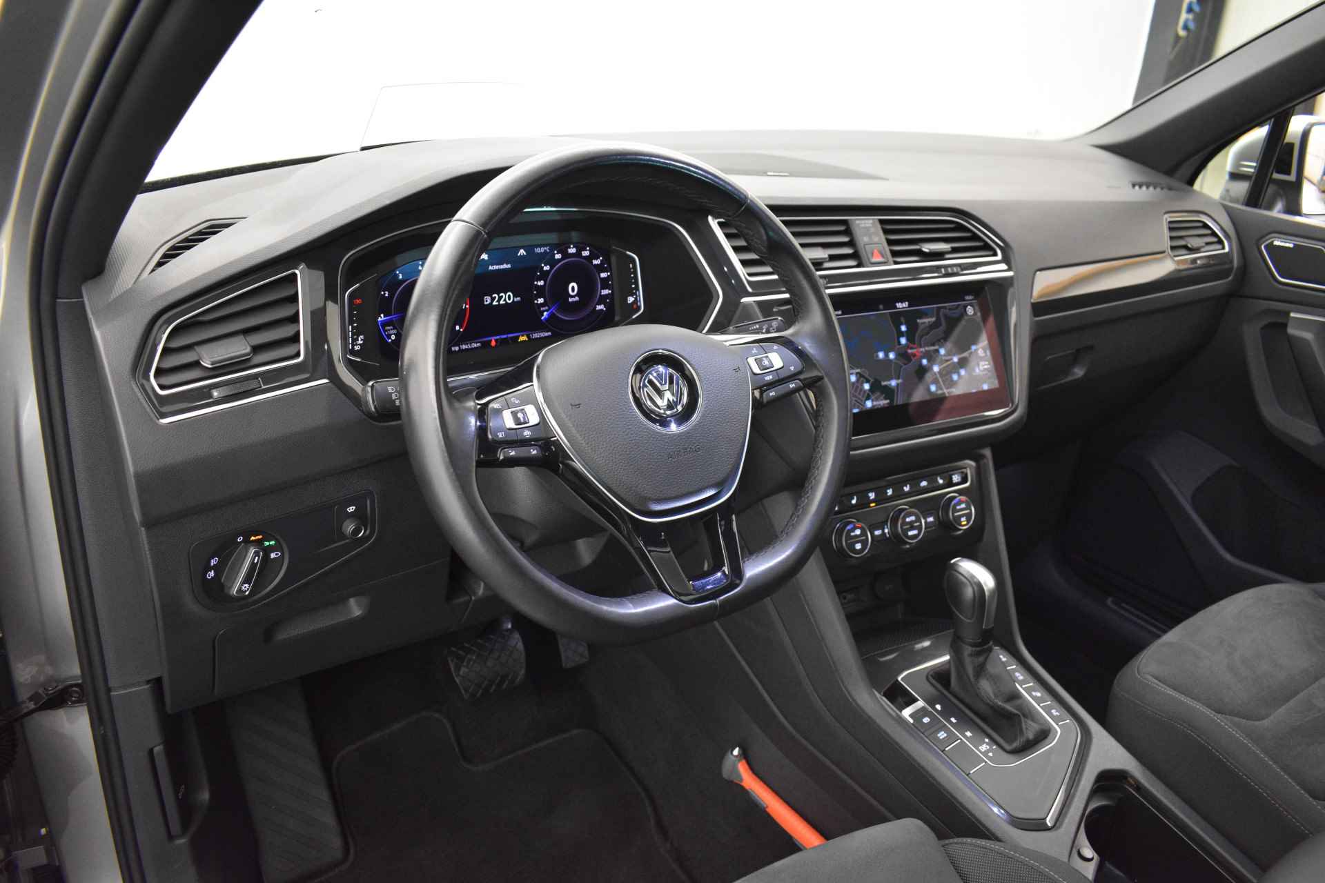 Volkswagen Tiguan R-line Panodak Haed-up Dode detec Virtual 360º Cam Discverpro Navi - 19/59