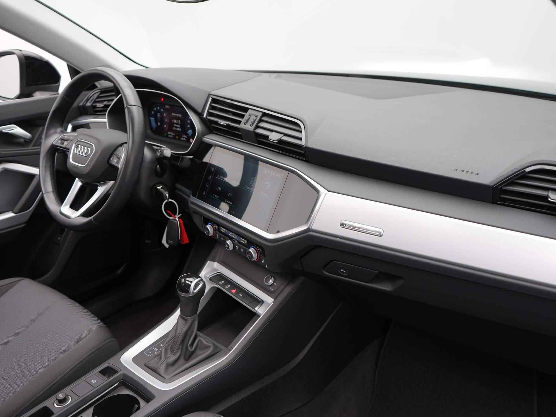 Audi Q3 35 TFSI Advanced Edition Panoramadak / Virtual Cockpit / Navigatie / Stoelverwarming - 38/44