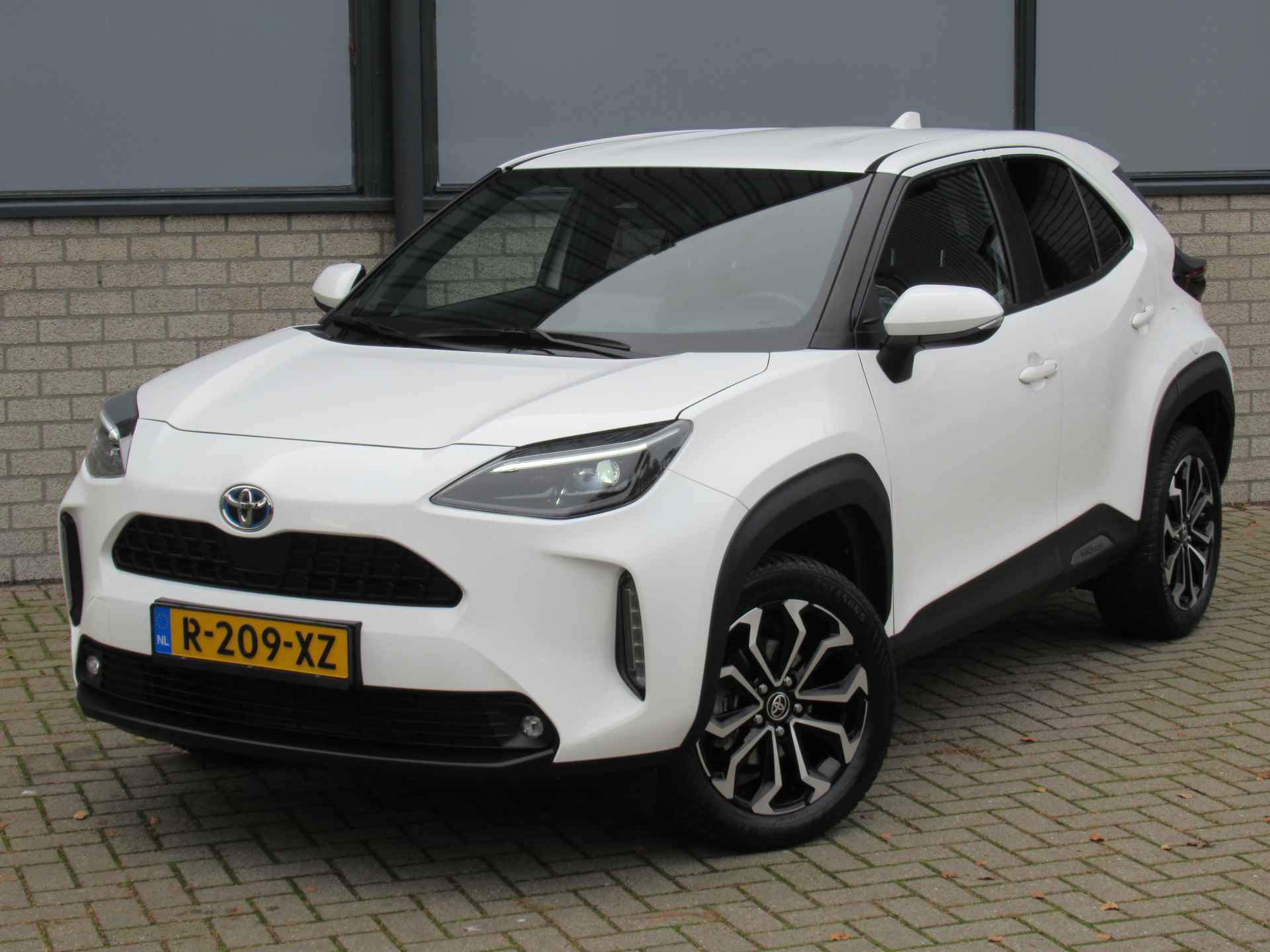 Toyota Yaris Cross 1.5 Hybrid First Edition 2e eigen | 17"inch LM | Navi | Camera | LED kopl - 2/27