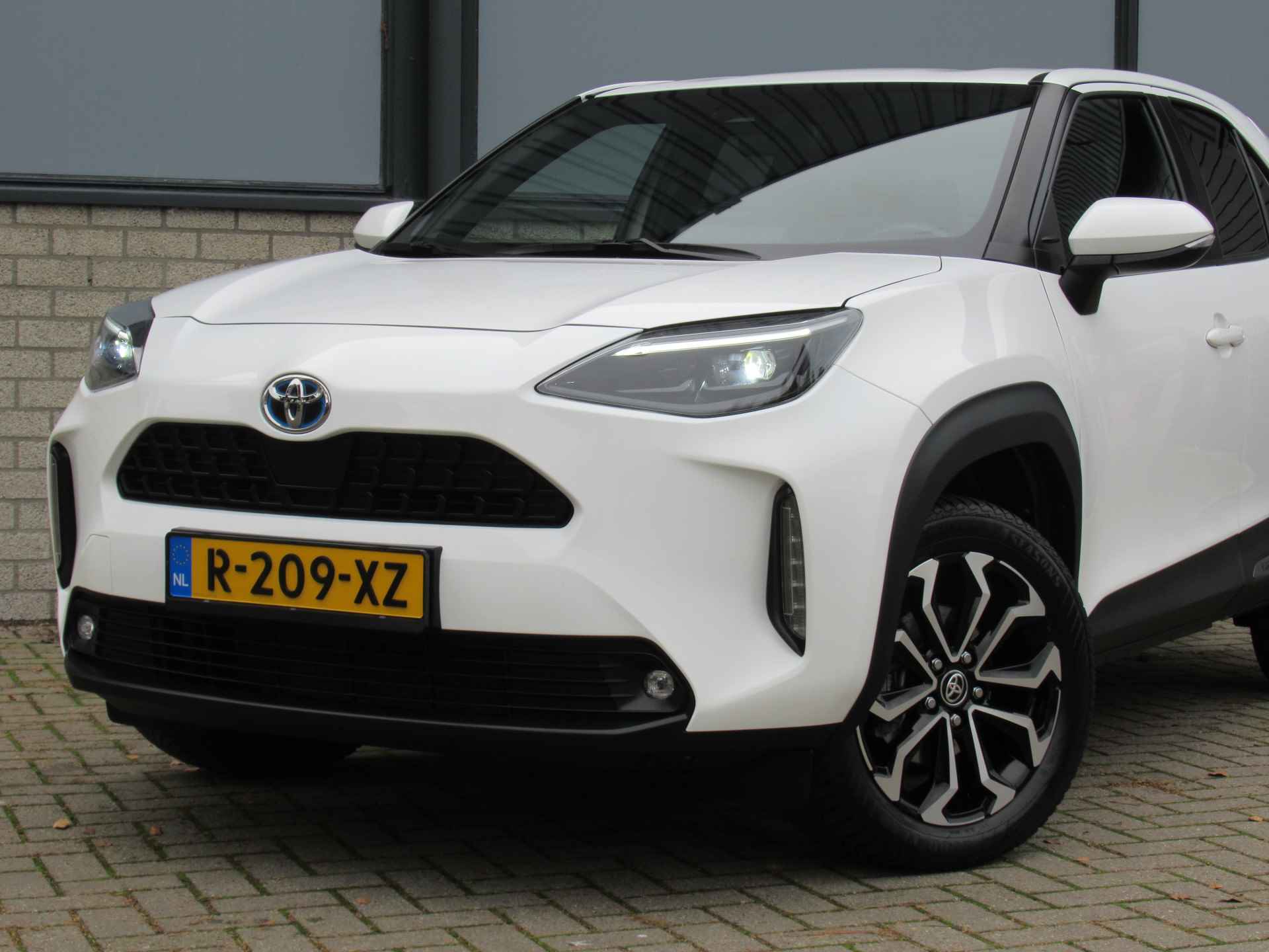 Toyota Yaris Cross 1.5 Hybrid First Edition 2e eigen | 17"inch LM | Navi | Camera | LED kopl - 3/27