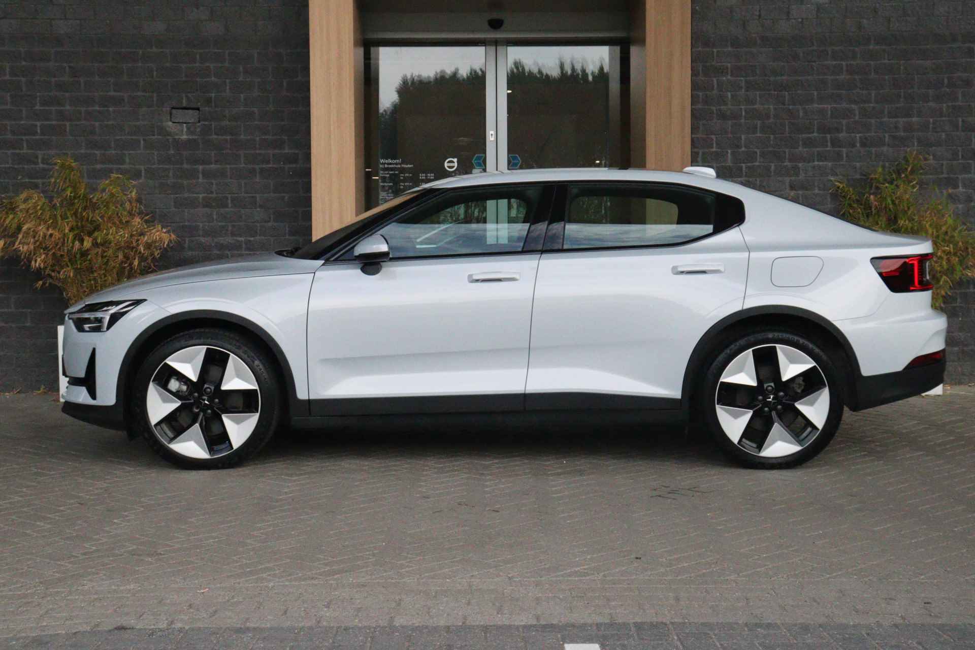 Polestar 2 Single Motor 69 kWh | Panoramadak | Camera | Harman Kardon | Elektrisch verstelbare bestuurdersstoel met geheugen | Elektrisch v - 2/53