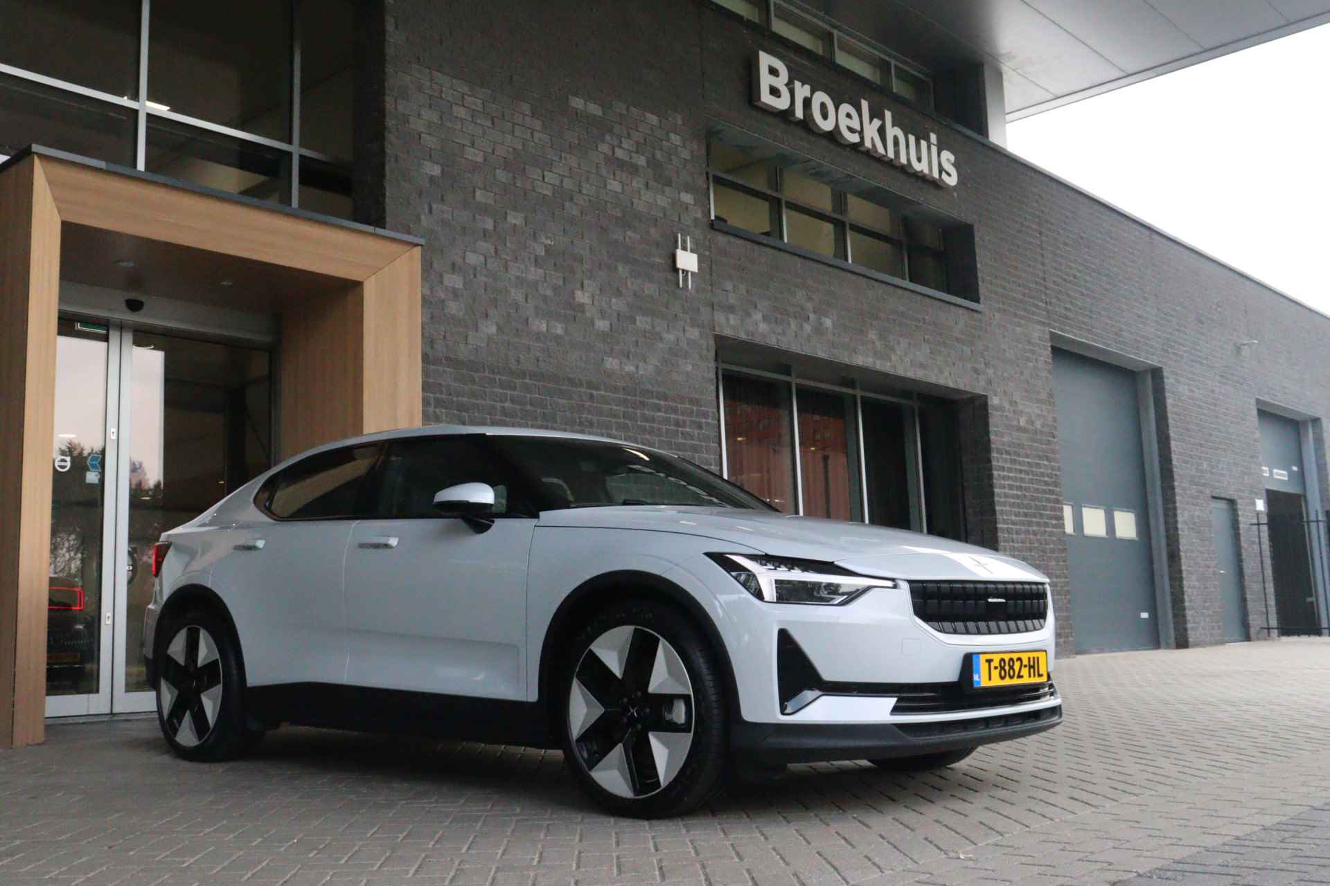 Polestar 2 Single Motor 69 kWh | Panoramadak | Camera | Harman Kardon | Elektrisch verstelbare bestuurdersstoel met geheugen | Elektrisch v - 4/53