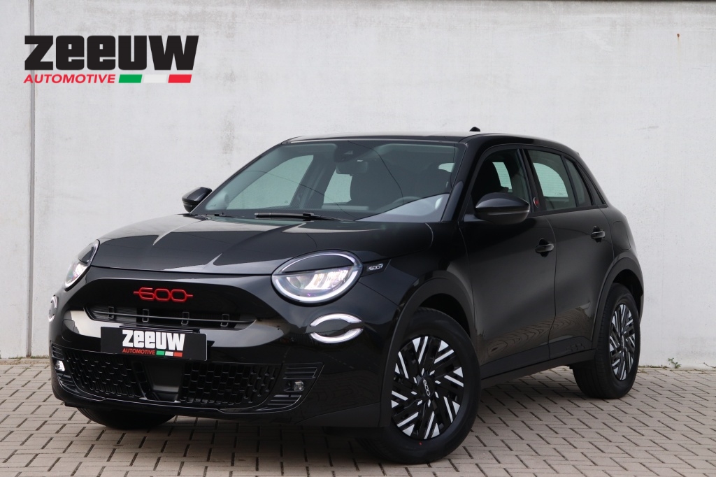 Fiat 600e RED 54 kWh | Carplay | Clima | Cruise | Direct Leverbaar