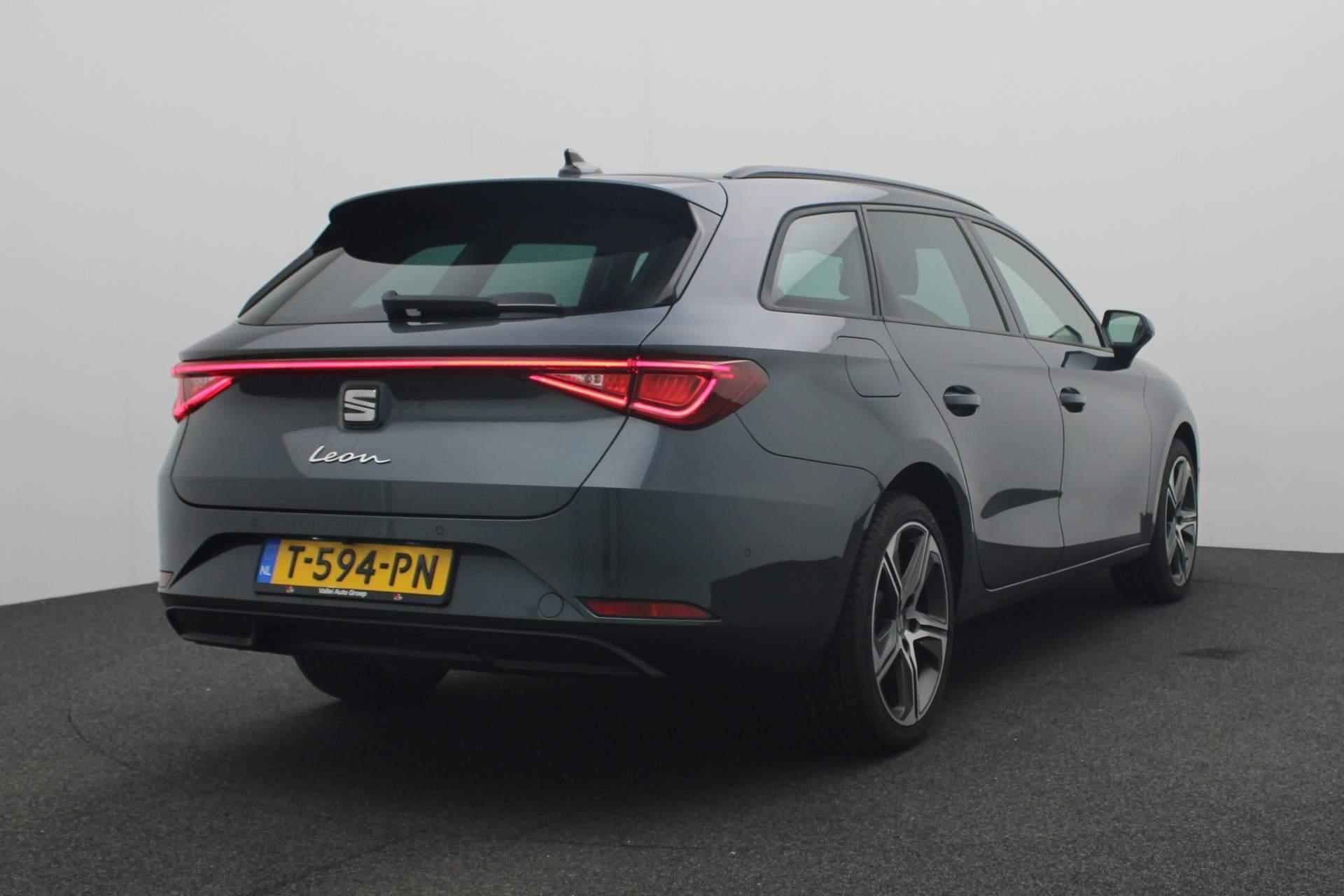 SEAT Leon Sportstourer 1.5 eTSI 150PK DSG Style Business Intense | DEMO VOORDEEL | Navi | Camera | ACC | Virtual cockpit | 18 inch - 4/38