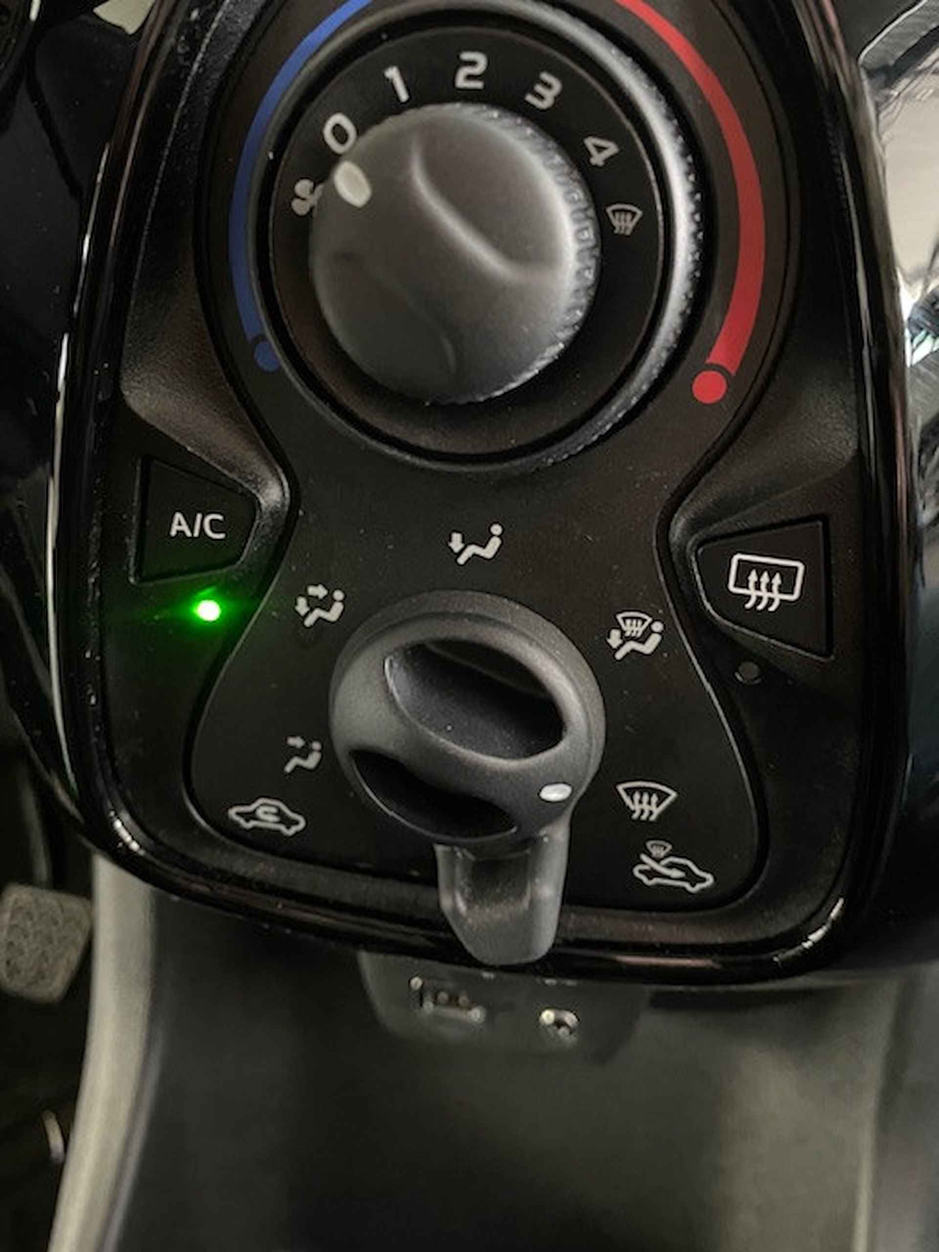 Peugeot 108 1.0 e-VTi 68pk 5D Allure/Carplay/Android/navigatie - 20/27