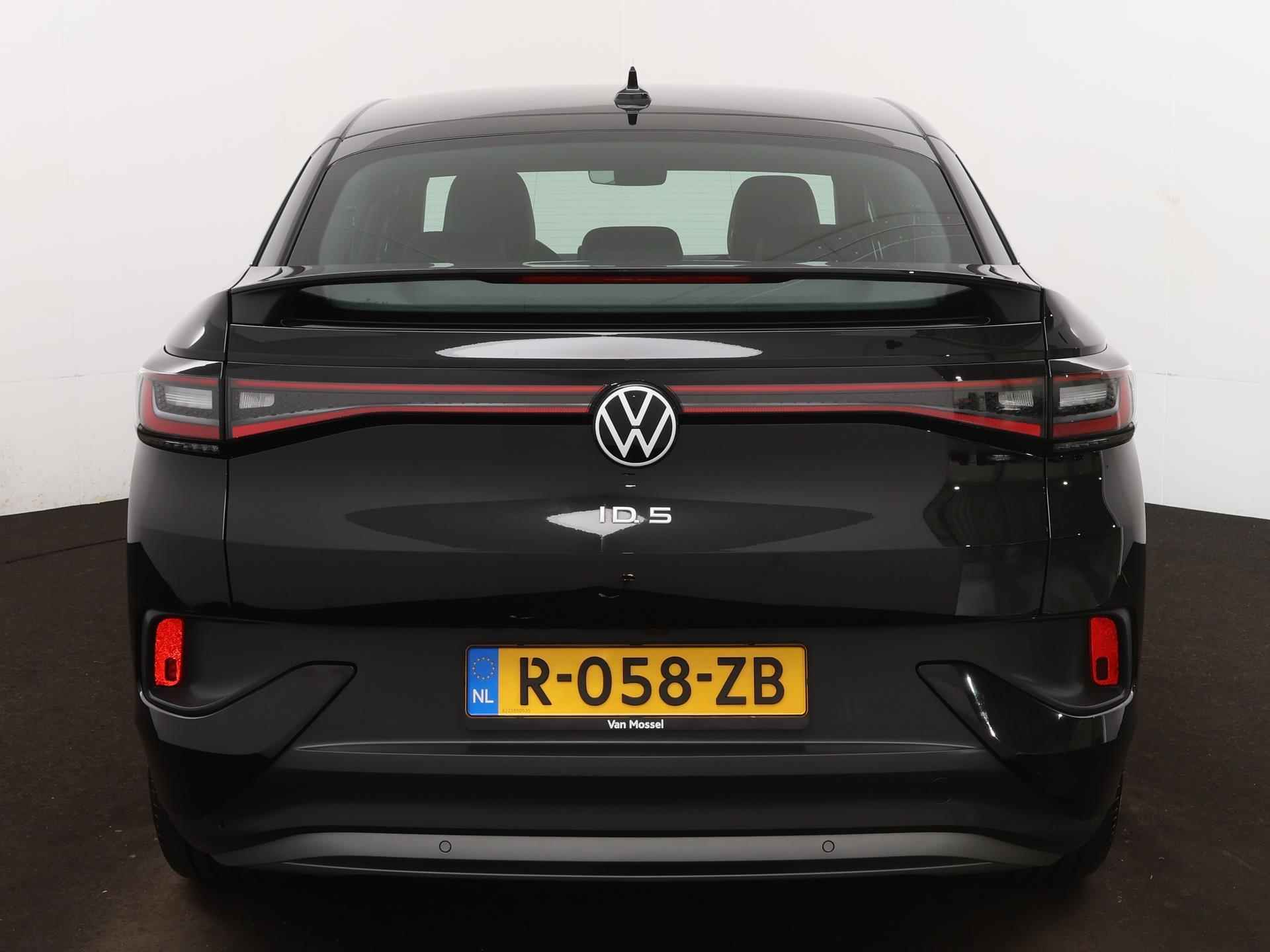 Volkswagen ID.5 Pro 77 kWh Automaat | Achteruitrijcamera | Navigatiesysteem | Keyless entry | Multimedia-voorbereiding | Luxe interieur afwerking | Cruise control adaptief | Apple Carplay/Android Auto | - 4/28