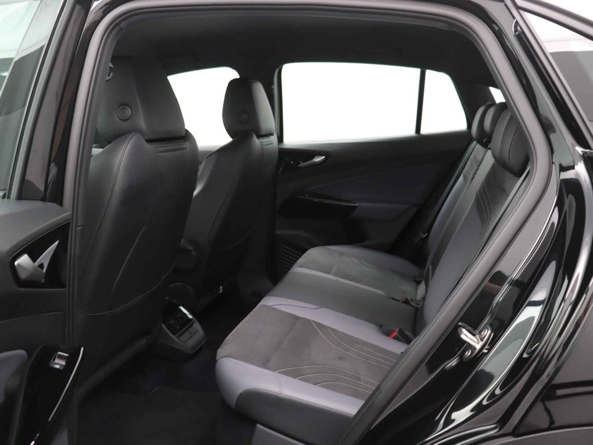 Volkswagen ID.5 Pro 77 kWh Automaat | Achteruitrijcamera | Navigatiesysteem | Keyless entry | Multimedia-voorbereiding | Luxe interieur afwerking | Cruise control adaptief | Apple Carplay/Android Auto | - 7/28