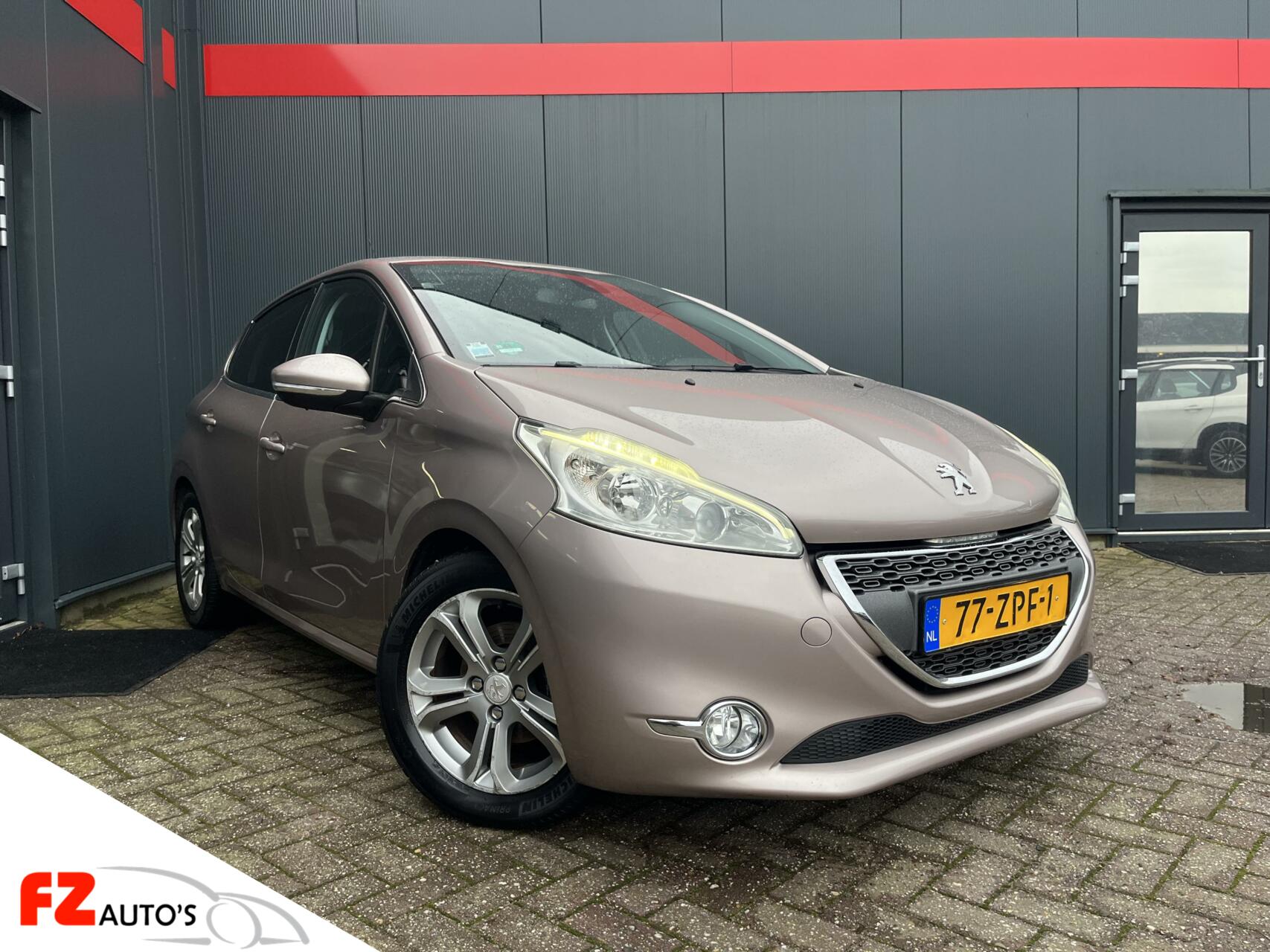 Peugeot 208 1.6 VTi Intuïtive | L.M Velgen | Metallic | bij viaBOVAG.nl