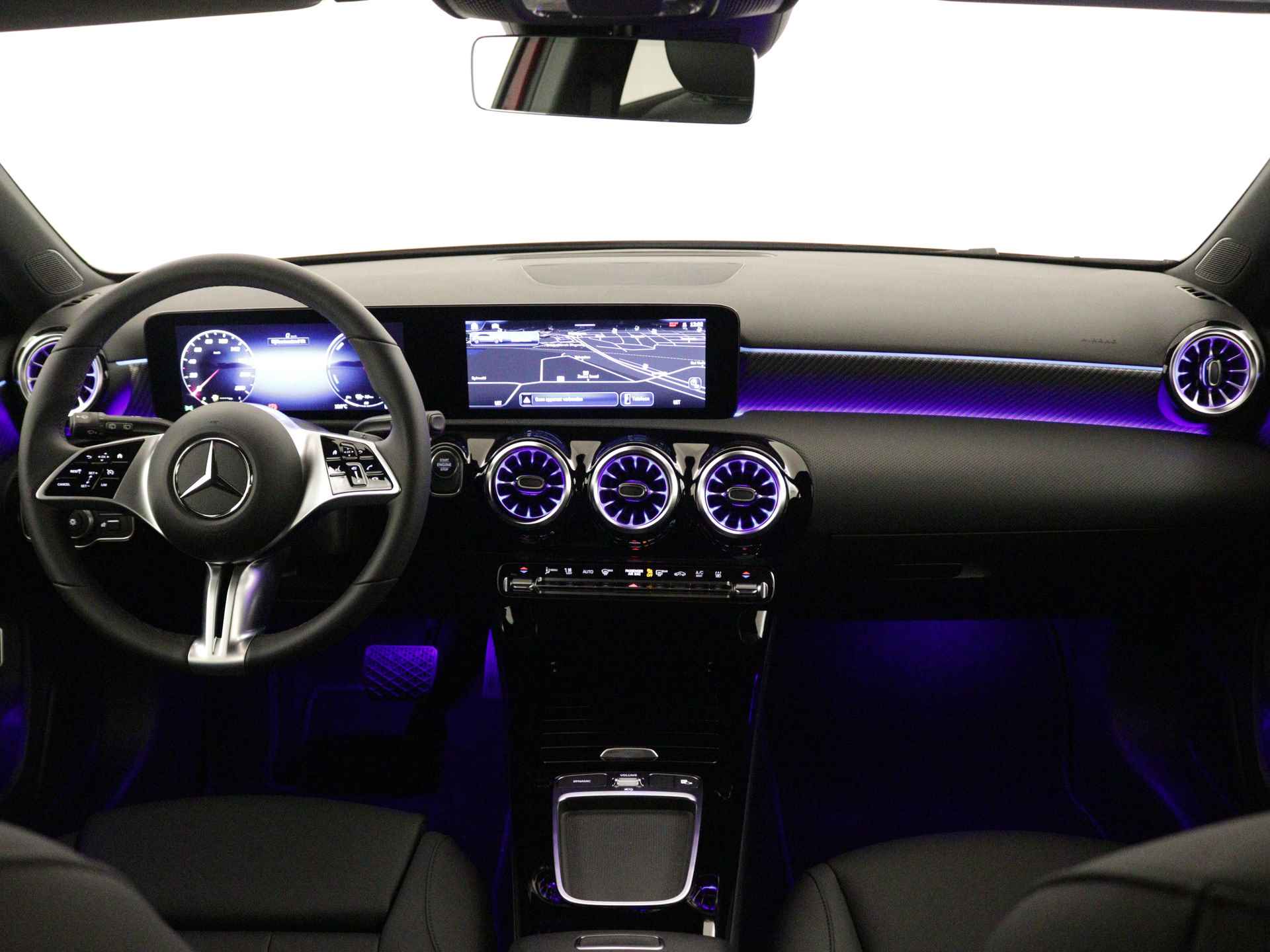 Mercedes-Benz A-Klasse 250 e Luxury Line | Trekhaak | Draadloos oplaadsysteem voor mobiele eindapparaten |  Dodehoekassistent | Extra USB-poorten | Parkeerpakket met achteruitrijcamera | Sfeerverlichting | - 30/35