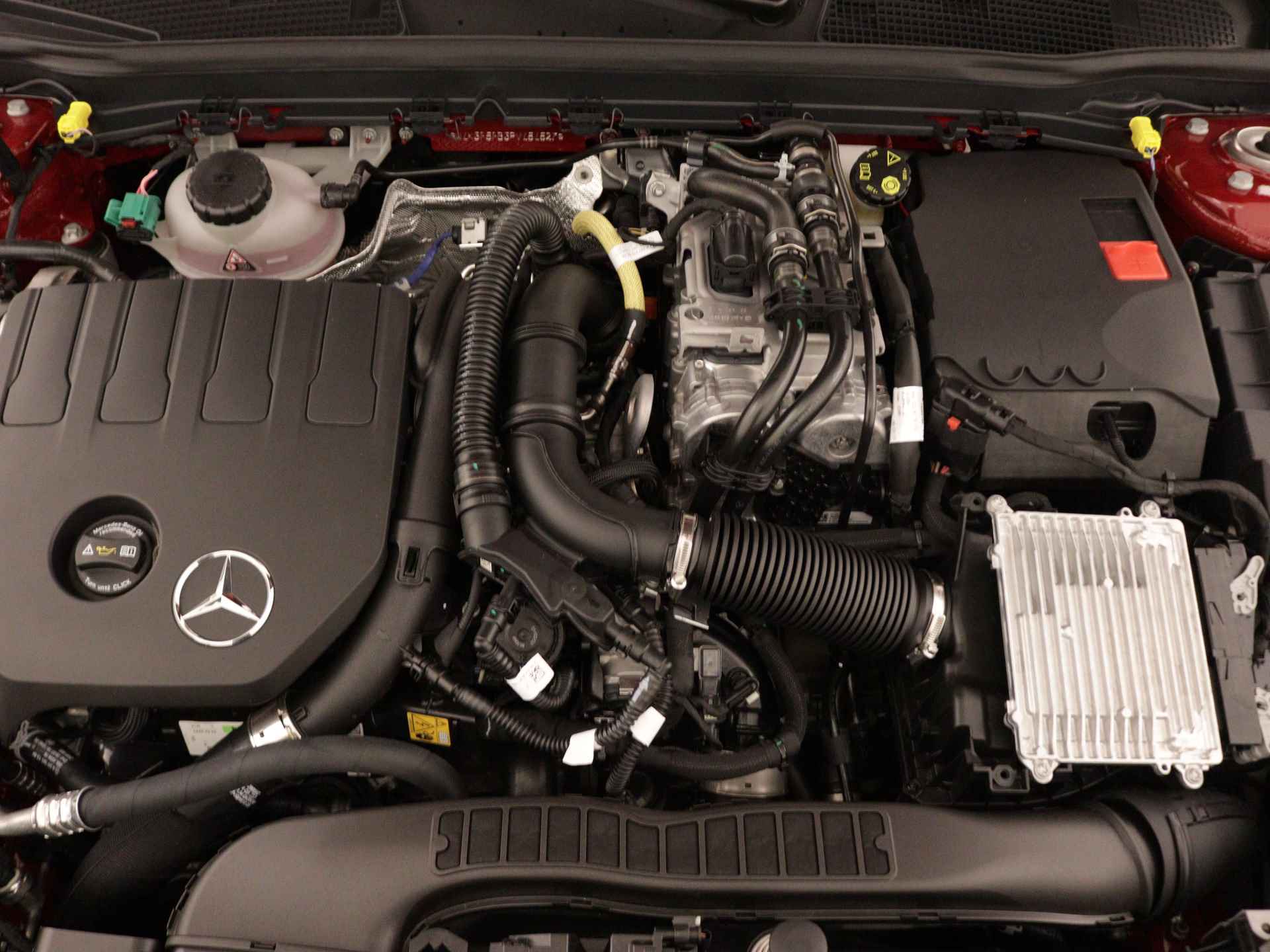 Mercedes-Benz A-Klasse 250 e Luxury Line | Trekhaak | Draadloos oplaadsysteem voor mobiele eindapparaten |  Dodehoekassistent | Extra USB-poorten | Parkeerpakket met achteruitrijcamera | Sfeerverlichting | - 35/35