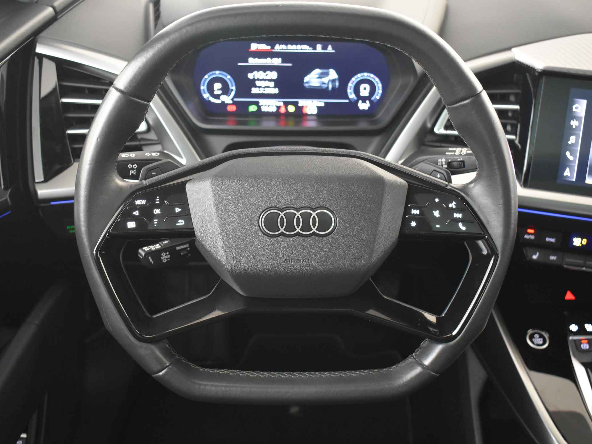 Audi Q4 e-tron 35 170PK Launch edition Advanced Plus 55 kWh | Trekhaak | Warmtepomp | Panorama Dak | Stoelverwarming | Matrix LED Koplampen | A - 42/67